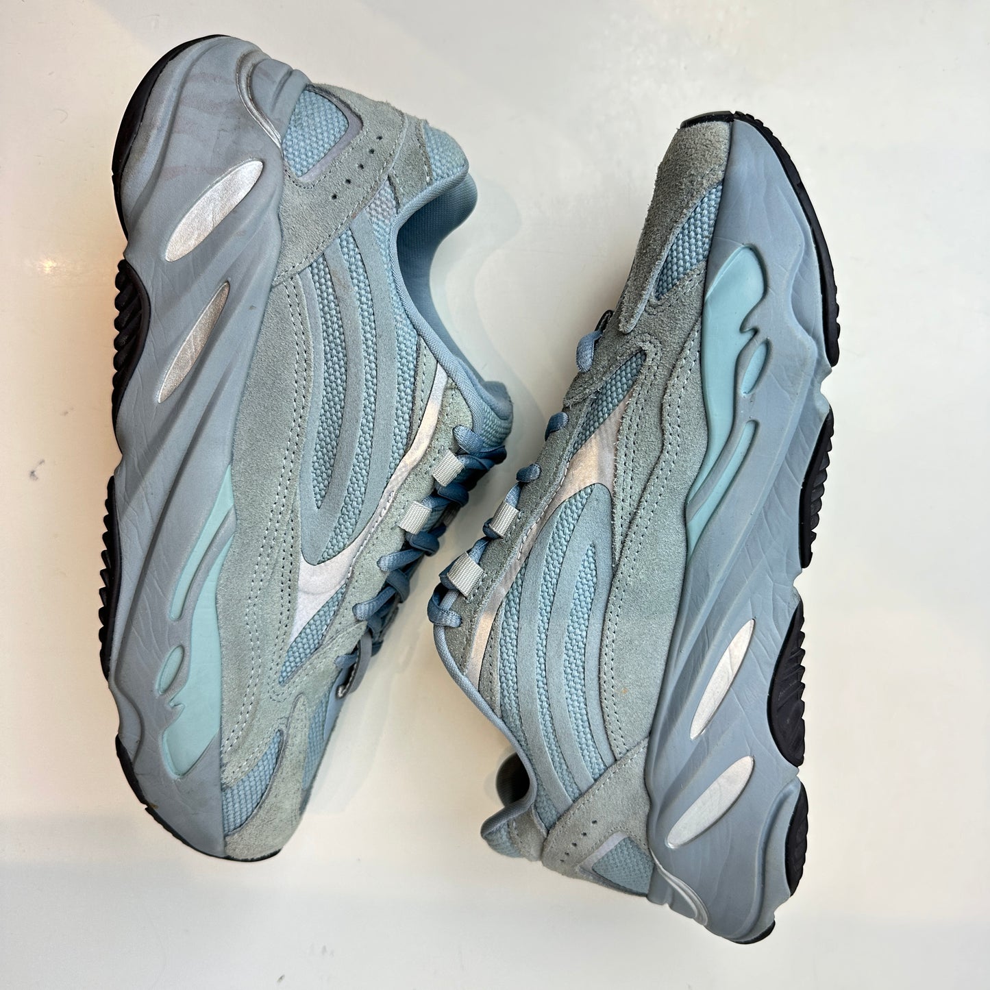 FV8424 adidas Yeezy Boost 700 V2 Hospital Blue [USED] - 7 M (Used)