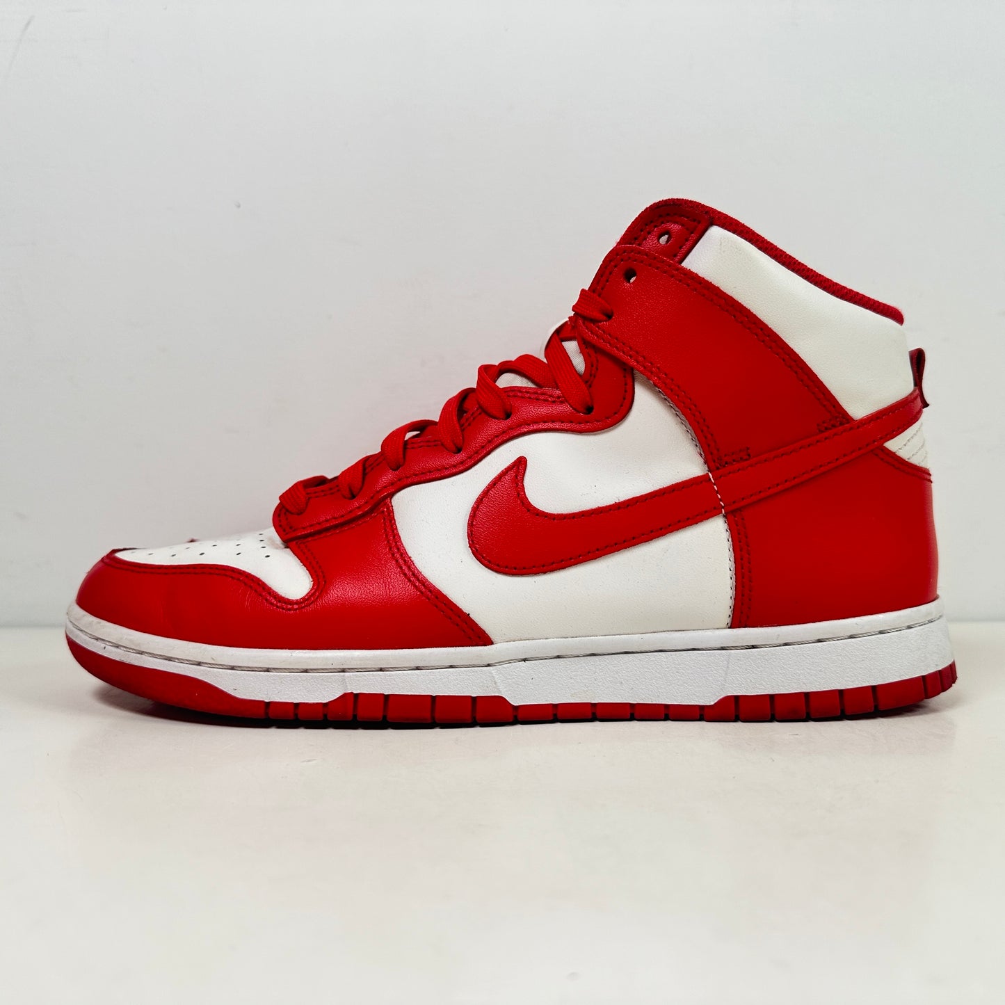 DD1399 106 Nike Dunk High Championship White Red [USED] - 11 M (Used)