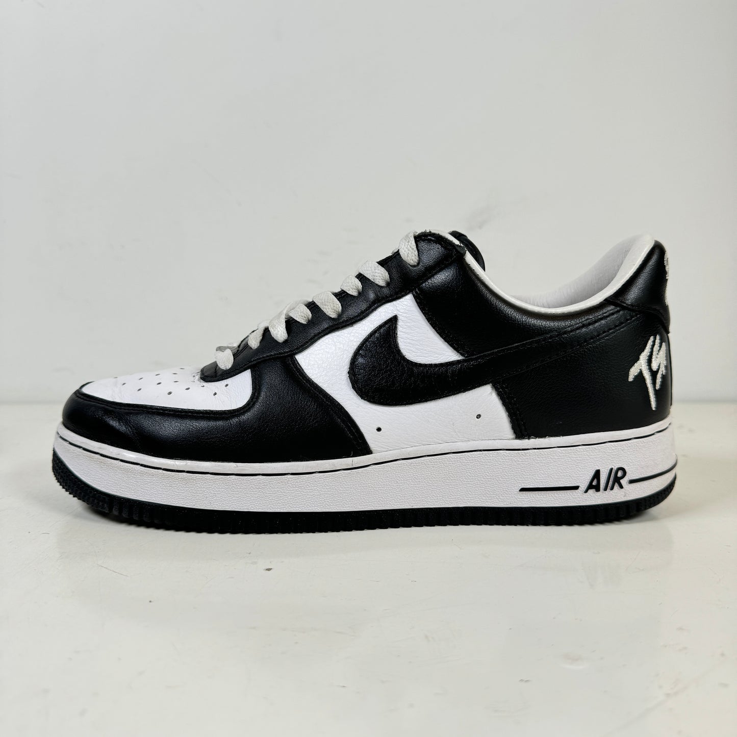 FJ5756 100 Nike Air Force 1 Low QS Terror Squad Blackout [USED] - 10.5 M (Used)