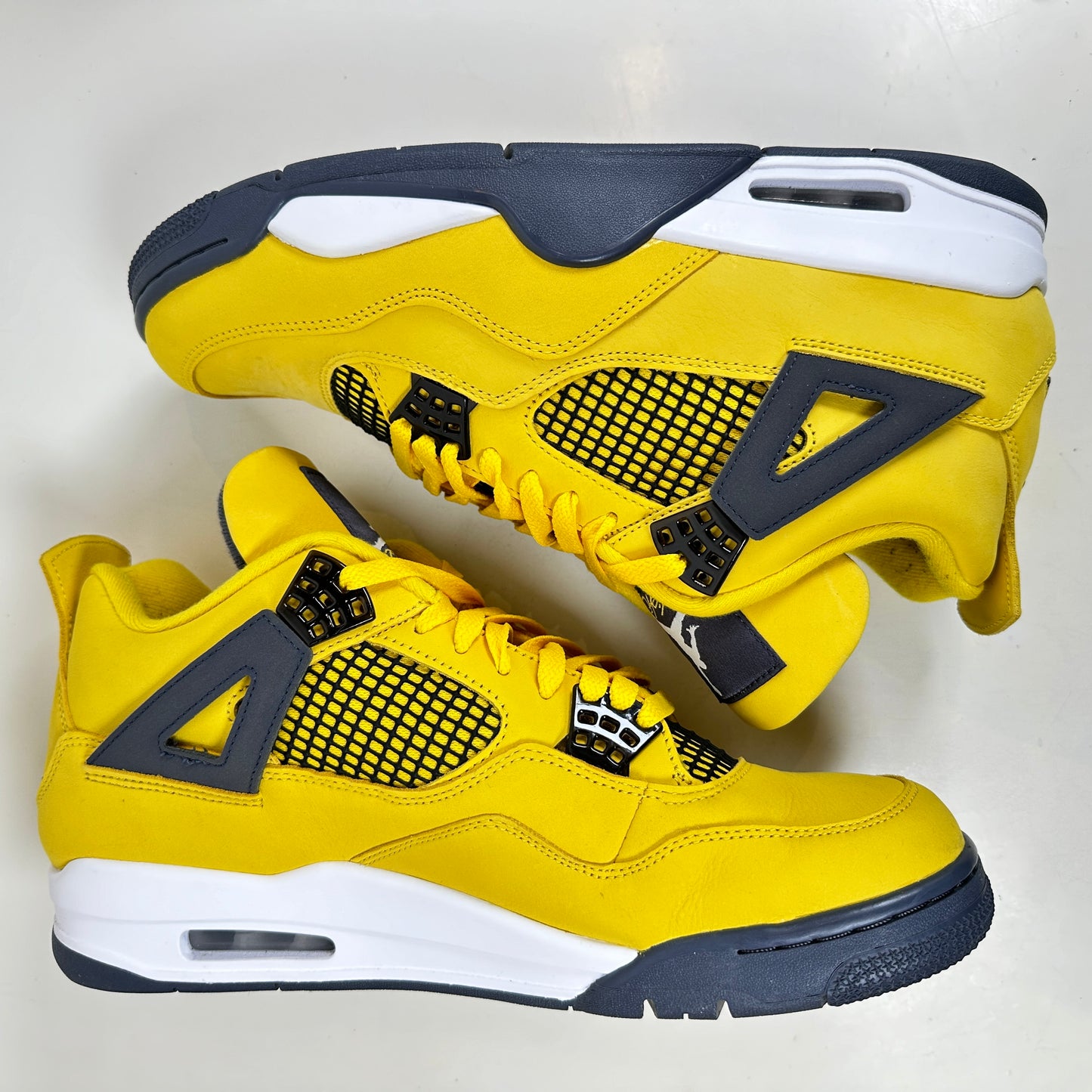 CT8527 700 Jordan 4 Retro Lightning (2021) [USED] - 11.5 M (VNDS)