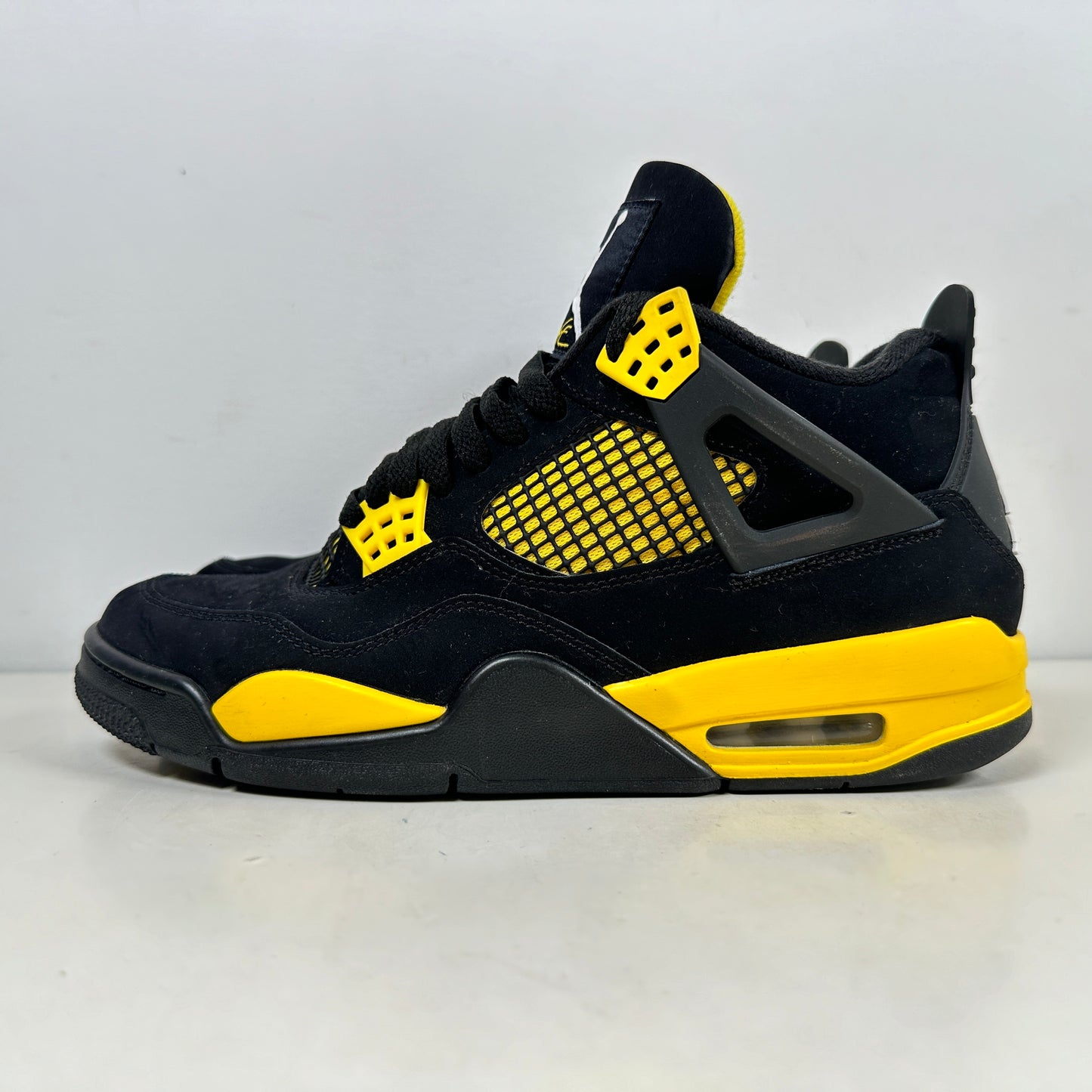 DH6927 017 Jordan 4 Retro Thunder [USED] - 8 M (Used)