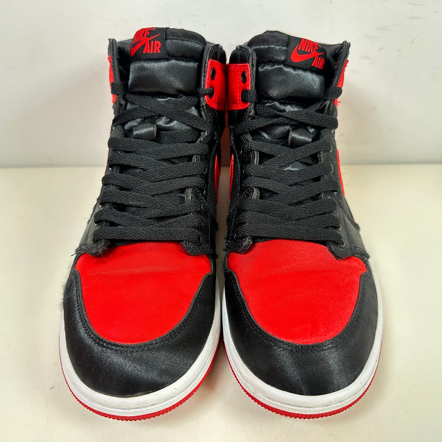 FD4810 061 Jordan 1 Retro High OG Satin Bred [USED] - 10 W (Used)