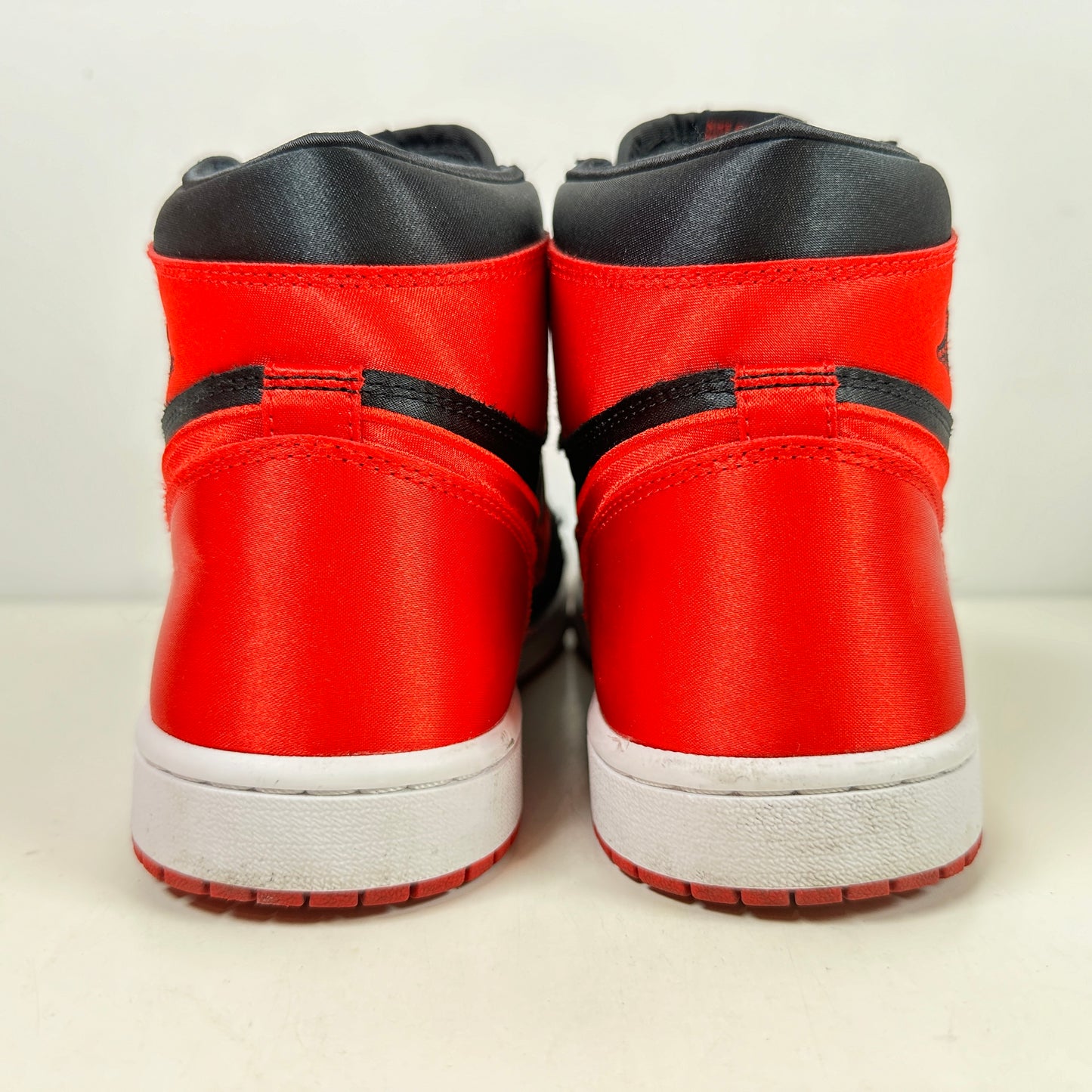 FD4810 061 Jordan 1 Retro High OG Satin Bred [USED] - 10 W (Used)