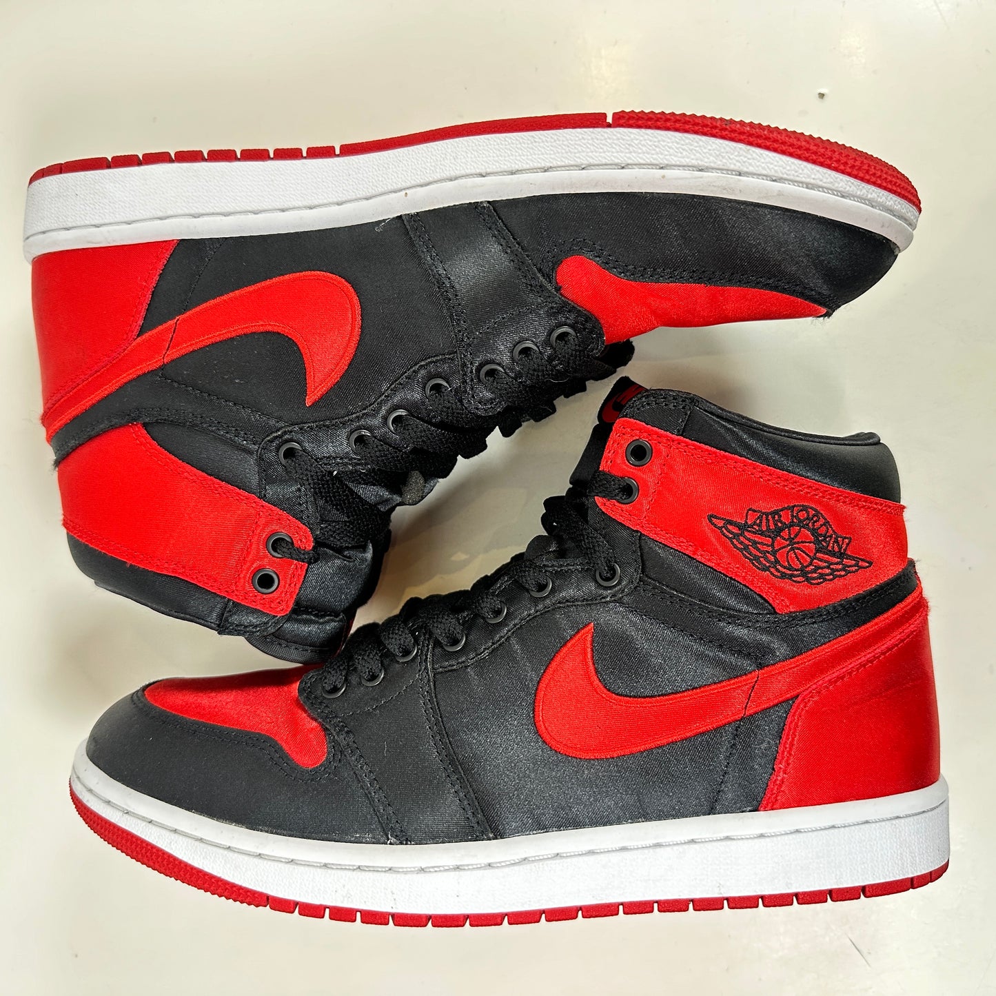 FD4810 061 Jordan 1 Retro High OG Satin Bred [USED] - 10 W (Used)