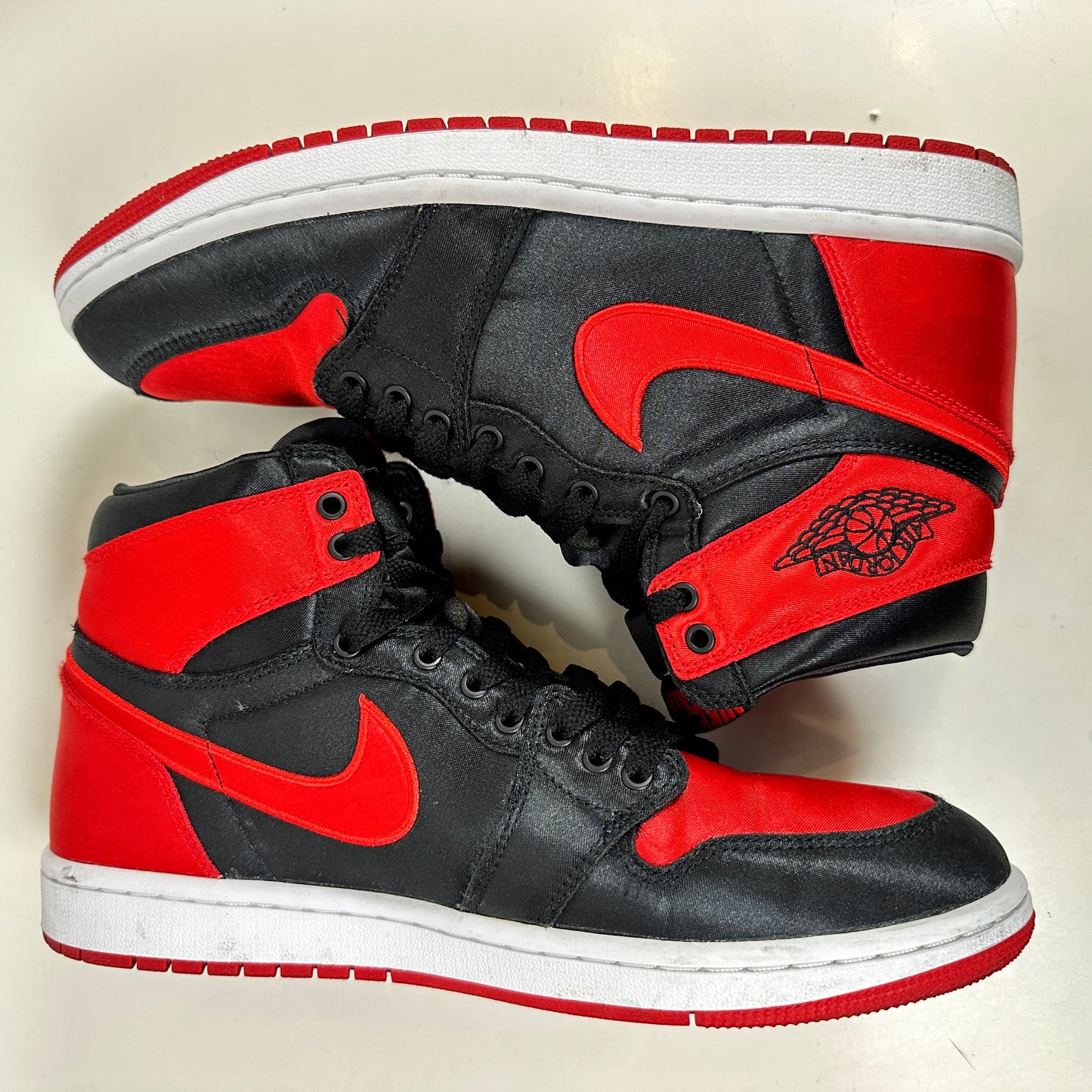 FD4810 061 Jordan 1 Retro High OG Satin Bred [USED] - 10 W (Used)