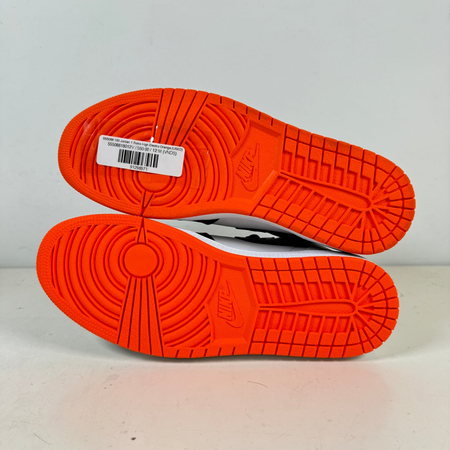 555088 180 Jordan 1 Retro High Electro Orange [USED] - 12 M (VNDS)