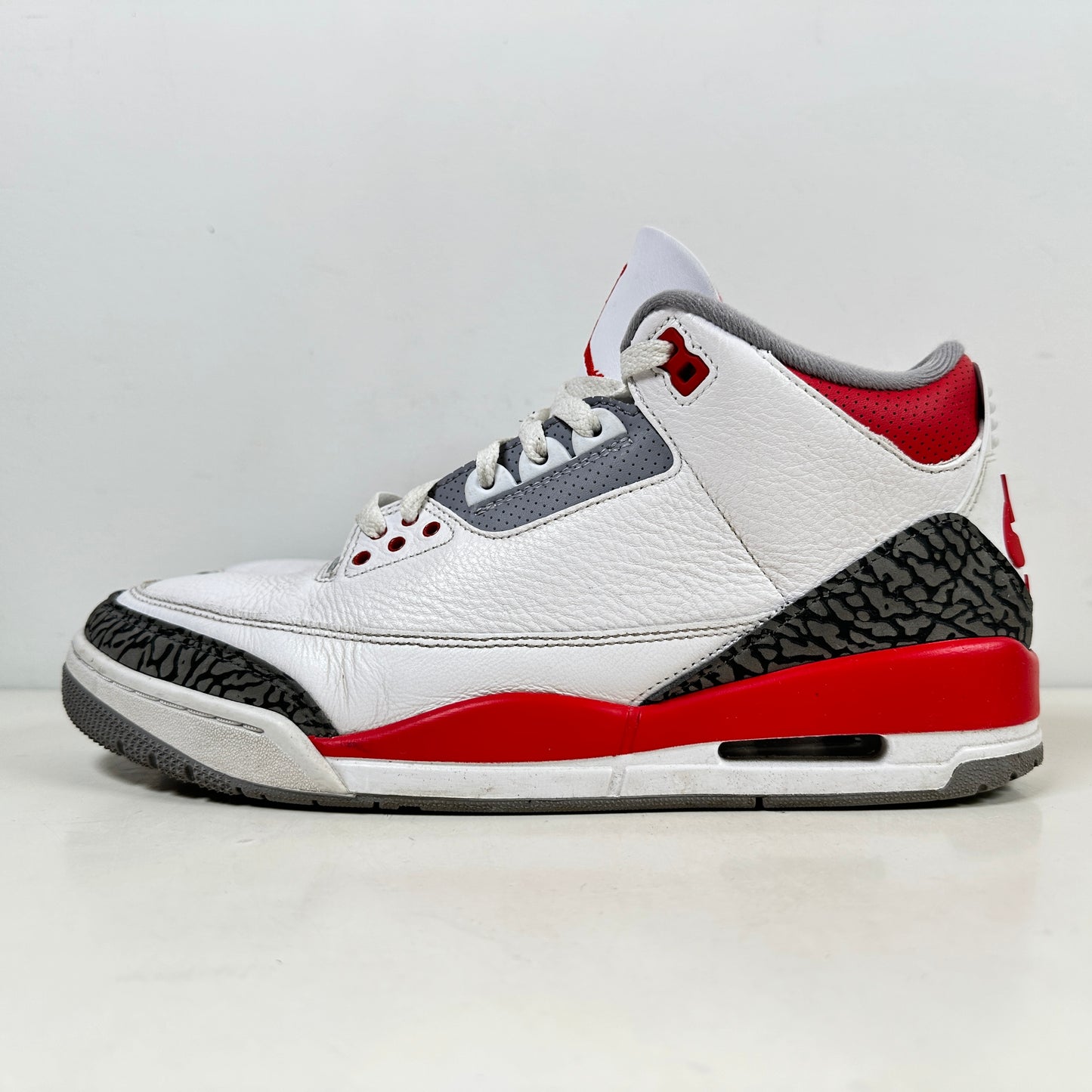 DN3707 160 Jordan 3 Retro Fire Red (2022) [USED] - 11 M (Used)