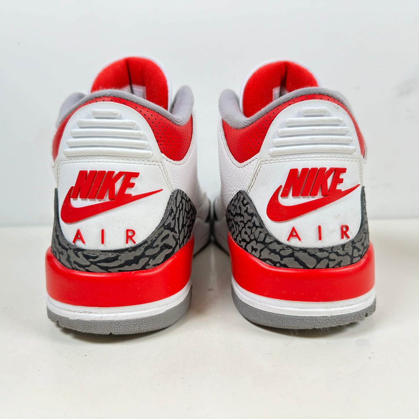 DN3707 160 Jordan 3 Retro Fire Red (2022) [USED] - 11 M (Used)