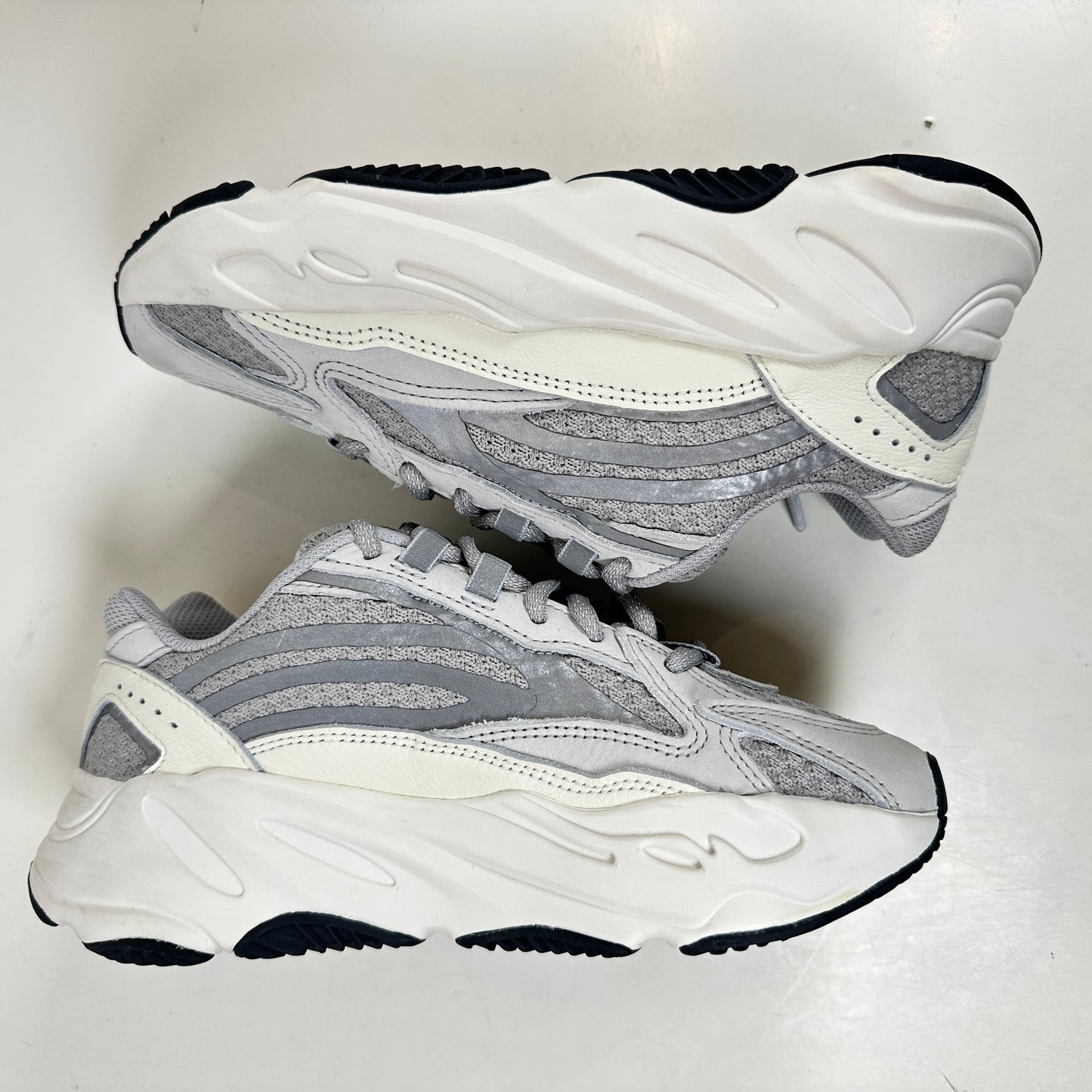 EF2829 Yeezy 700 Static [USED] - 4.5 M (Used)