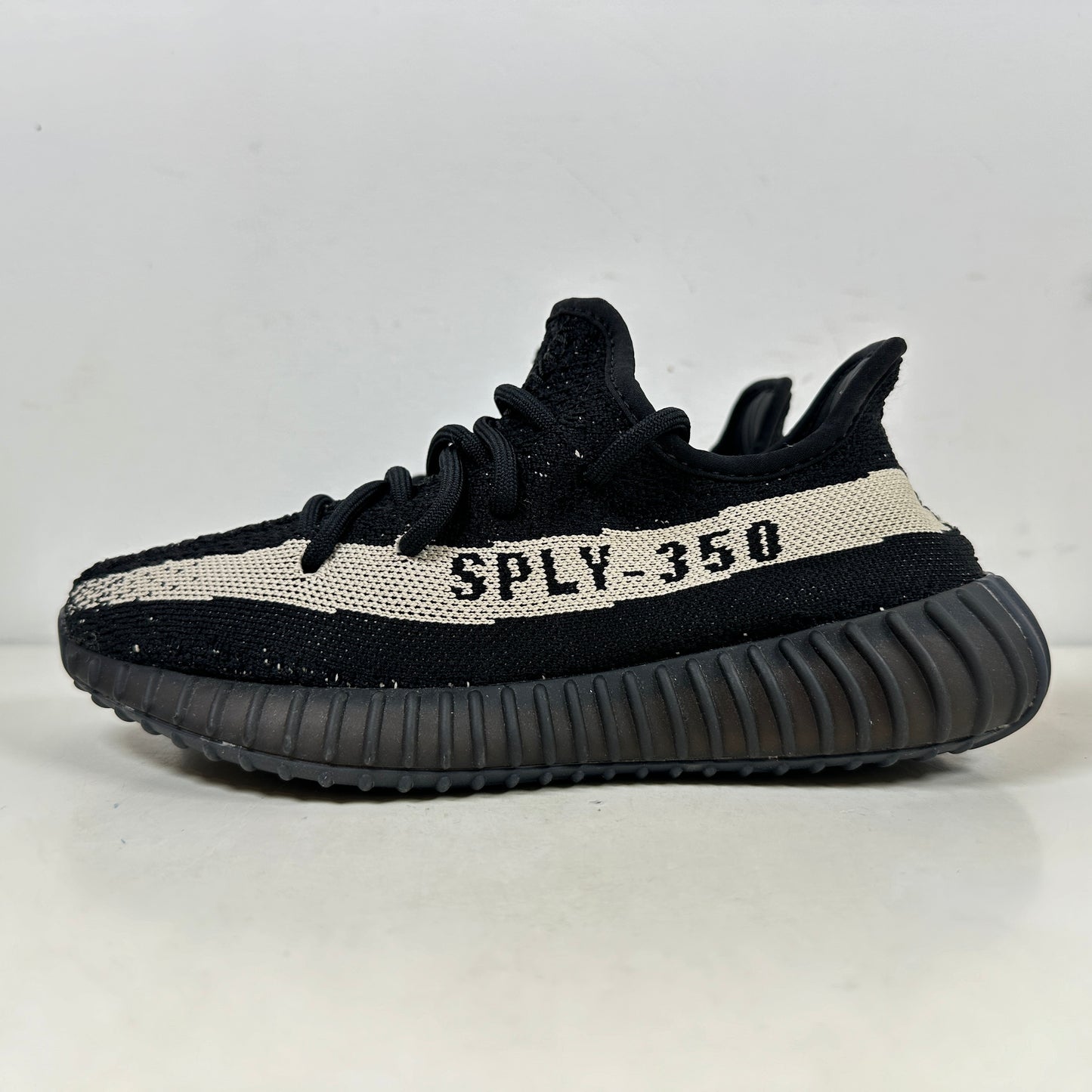 BY1604 Adidas Yeezy Boost 350 V2 Core Black White [USED] - 4.5 M (VNDS)