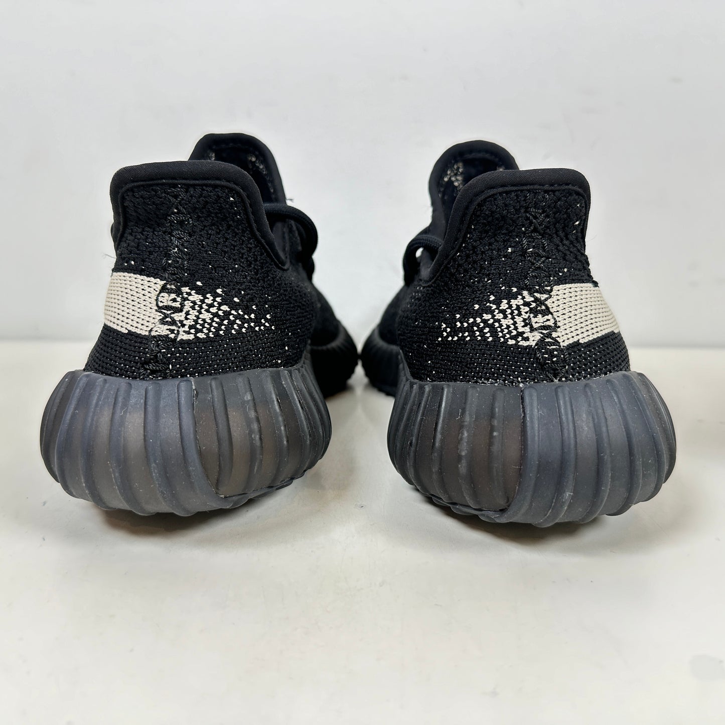 BY1604 Adidas Yeezy Boost 350 V2 Core Black White [USED] - 4.5 M (VNDS)