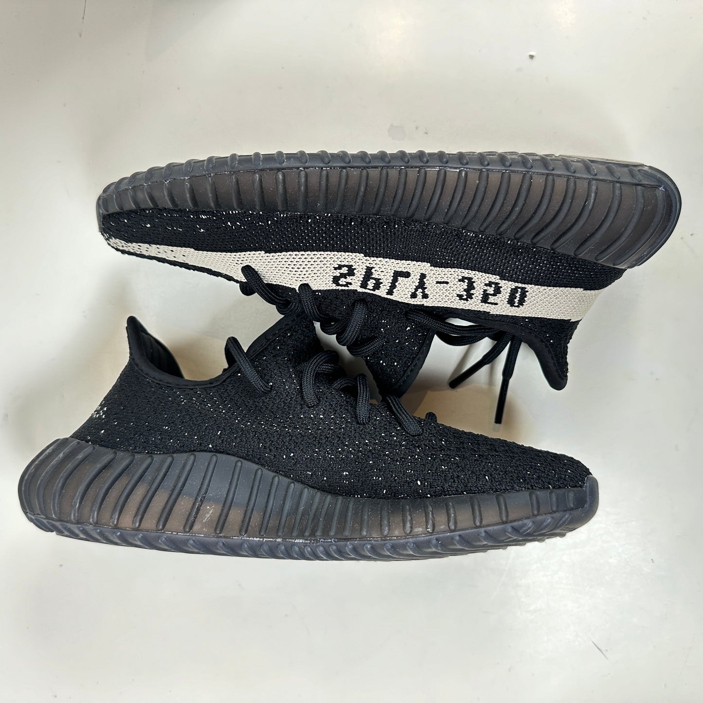 BY1604 Adidas Yeezy Boost 350 V2 Core Black White [USED] - 4.5 M (VNDS)