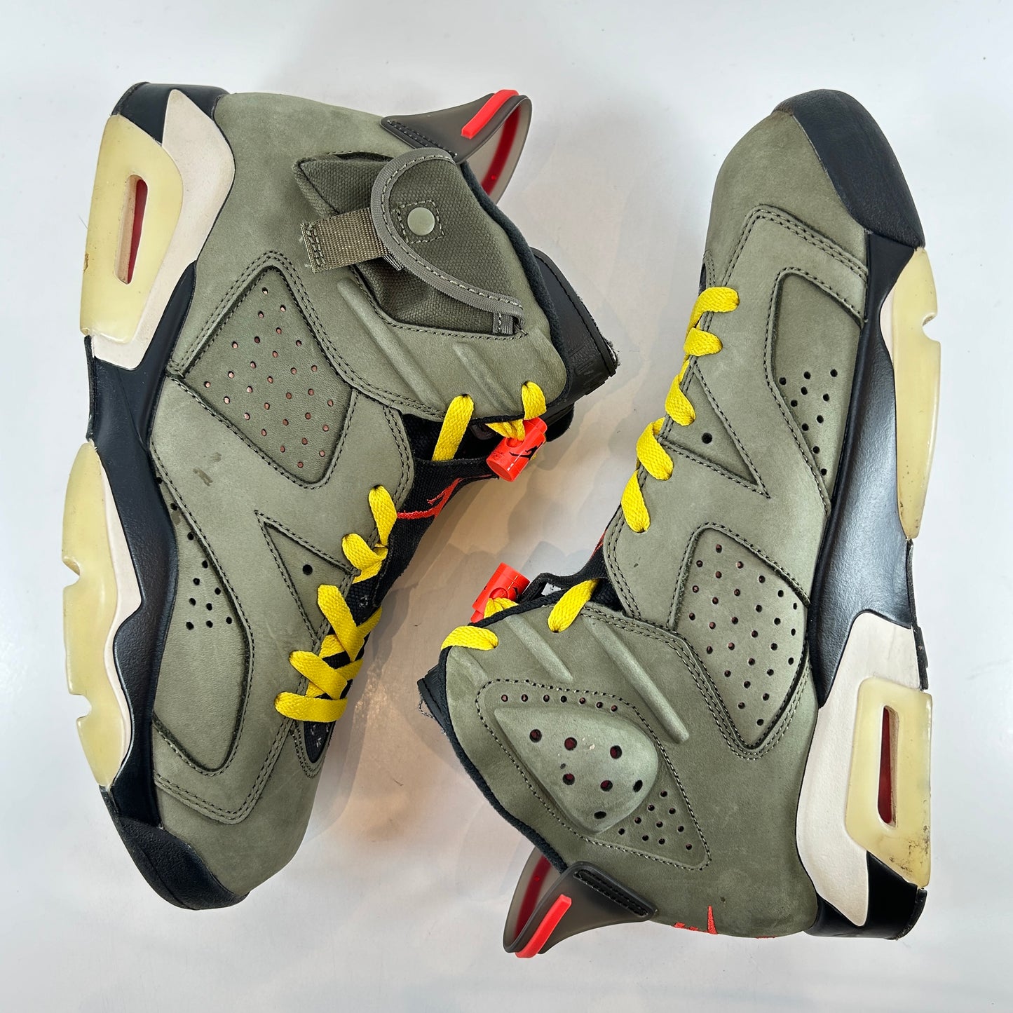 CN1084 200 Jordan 6 Retro Travis Scott [USED] - 9.5 M (Used)