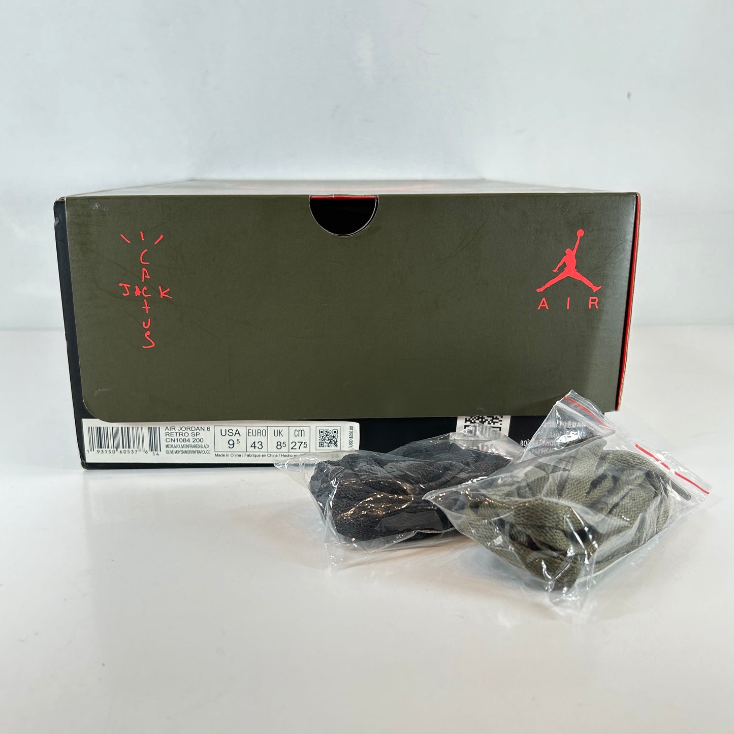 CN1084 200 Jordan 6 Retro Travis Scott [USED] - 9.5 M (Used)