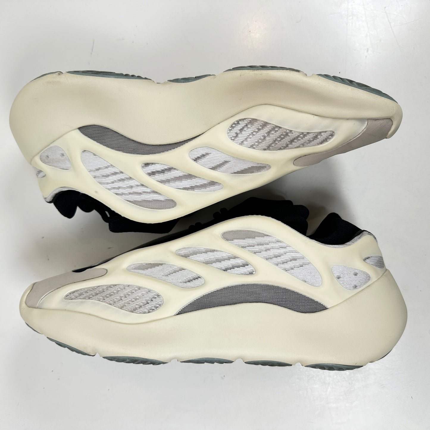 FW4980 adidas Yeezy 700 V3 Azael [USED] - 9 M (Used)