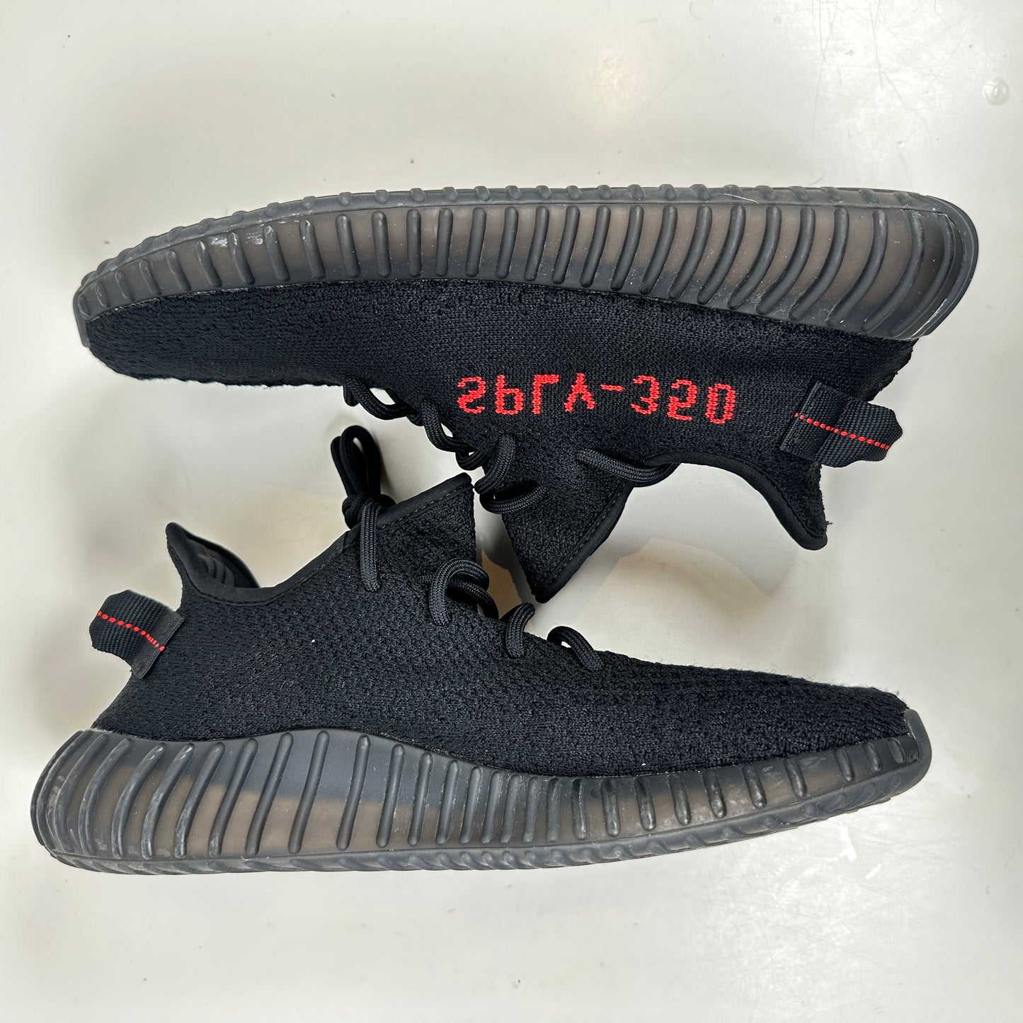 CP9652 Yeezy 350 V2 Criado