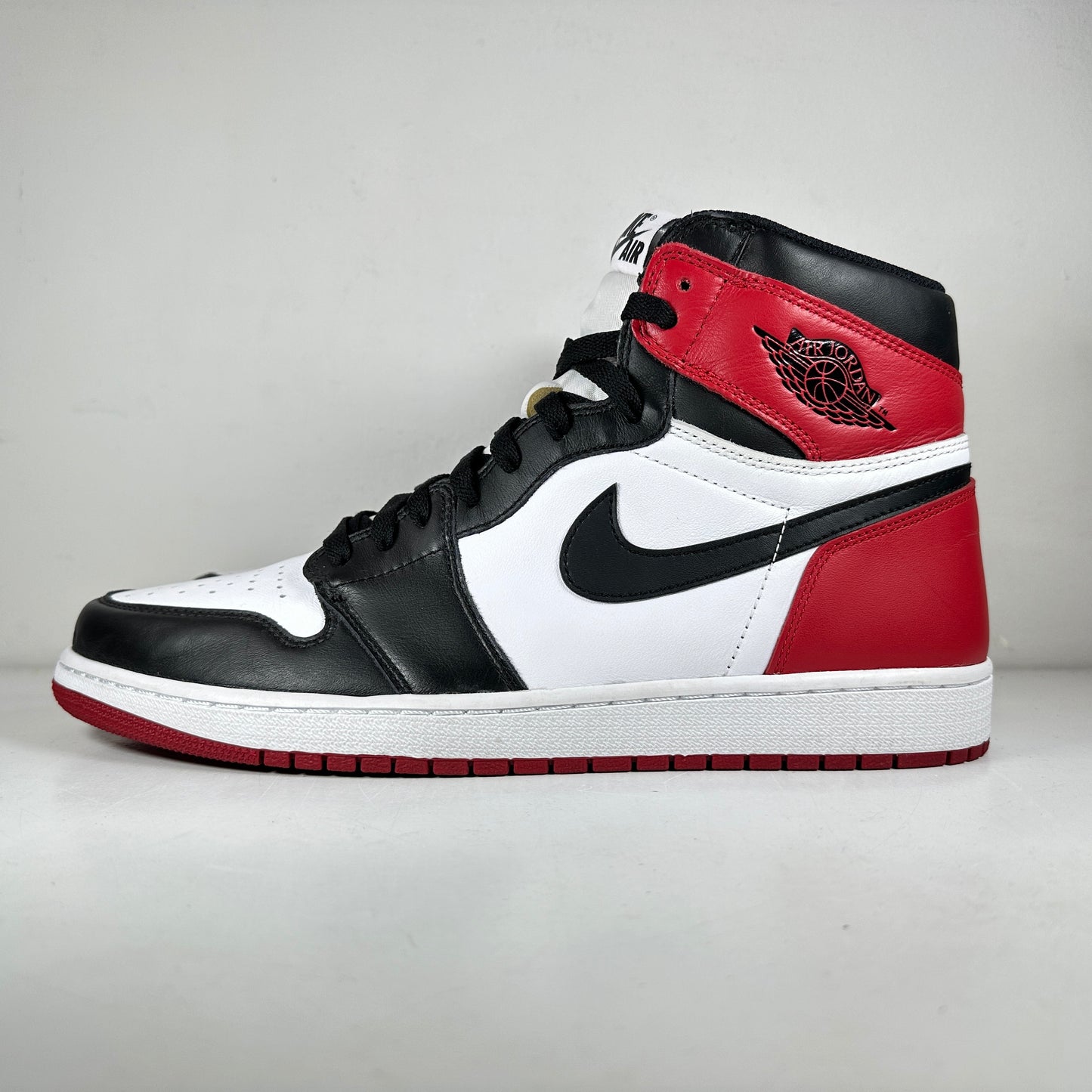 555088 125 Jordan 1 Retro Black Toe (2016) [USED] - 13 M (VNDS)