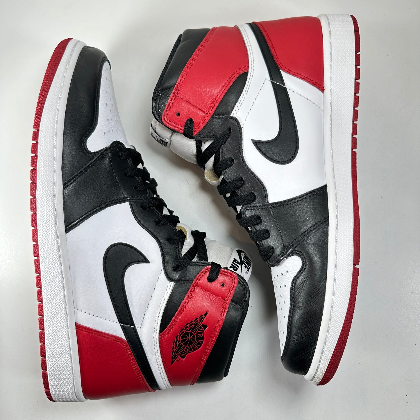 555088 125 Jordan 1 Retro Black Toe (2016) [USED] - 13 M (VNDS)