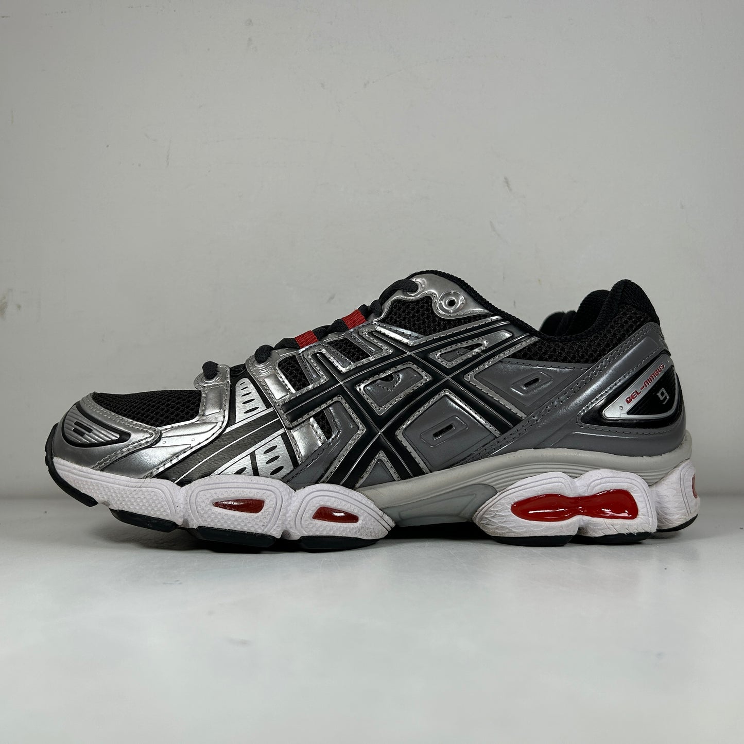 1201A424 023 ASICS Gel-Nimbus 9 Graphite Grey Red [USED] - 10 M (Used)