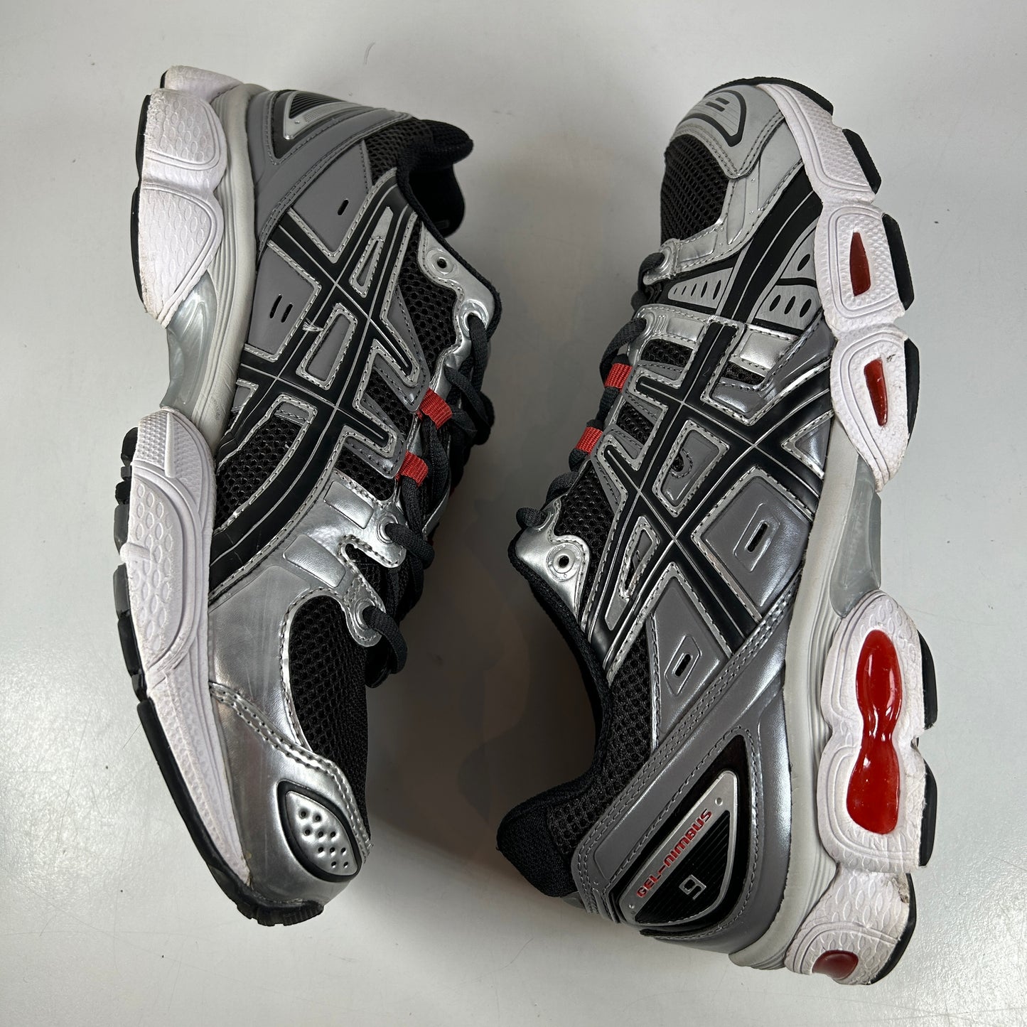 1201A424 023 ASICS Gel-Nimbus 9 Graphite Grey Red [USED] - 10 M (Used)