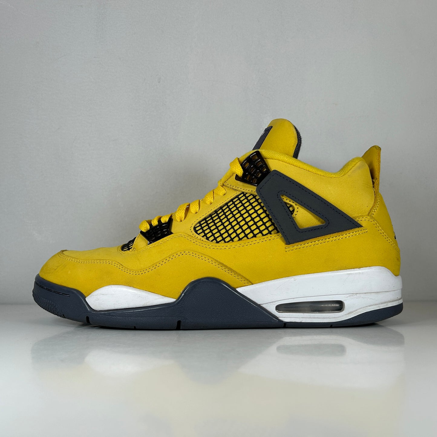 CT8527 700 Jordan 4 Retro Lightning (2021) [USED] - 12.5 M (Used)