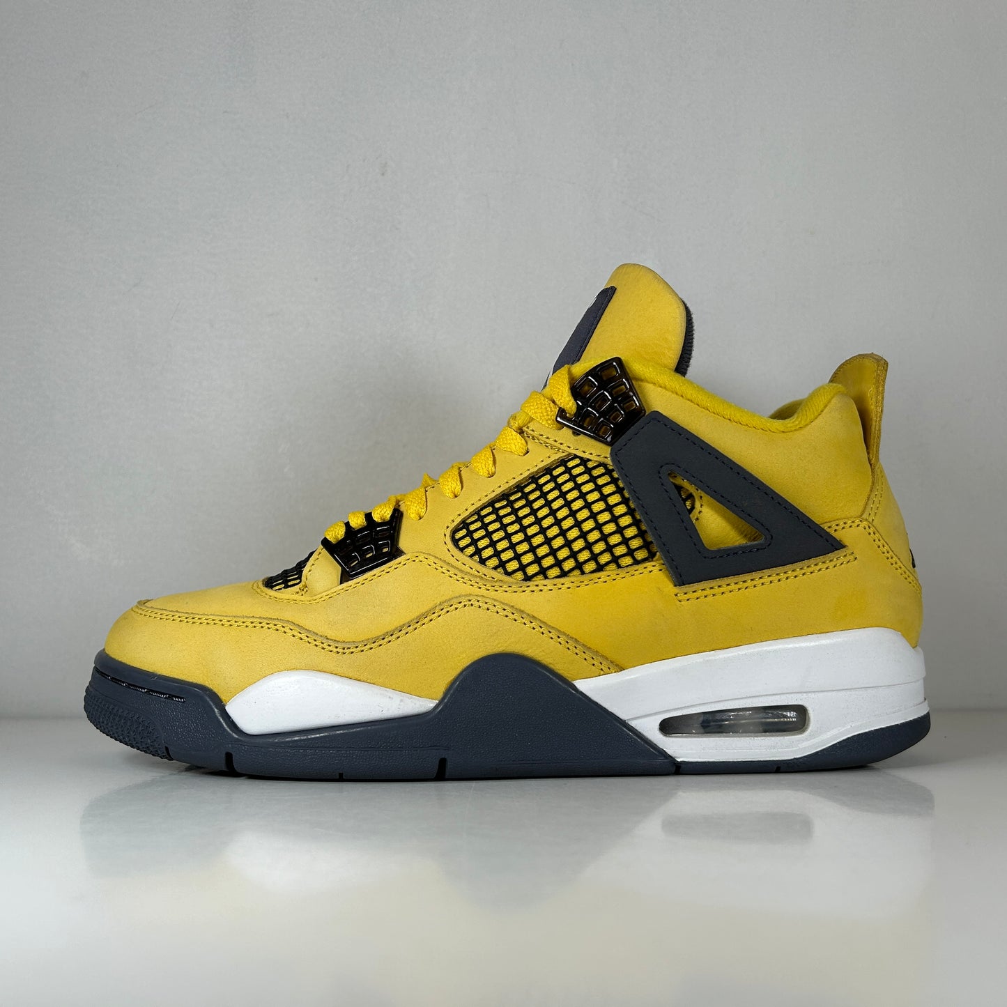 CT8527 700 Jordan 4 Retro Lightning (2021) [USED] - 10 M (Used2)