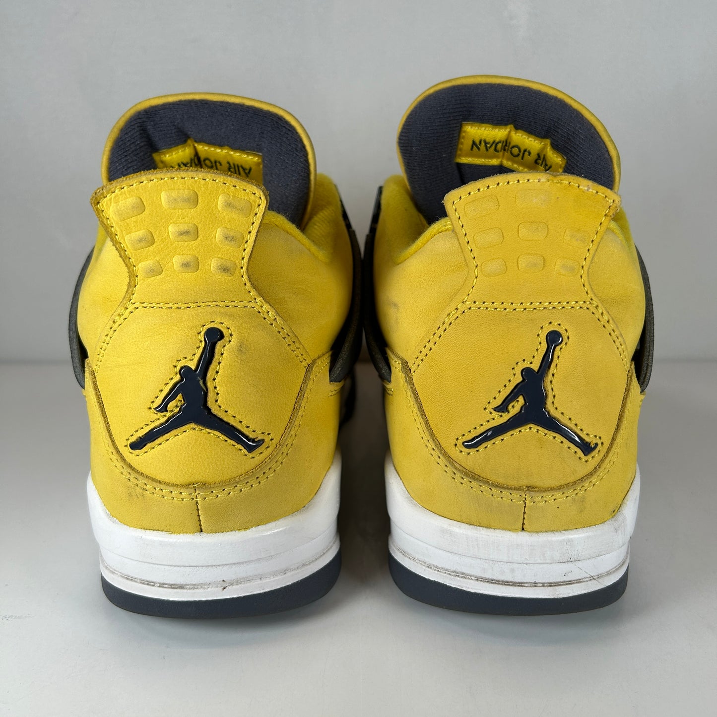 CT8527 700 Jordan 4 Retro Lightning (2021) [USED] - 10.5 M (Used)