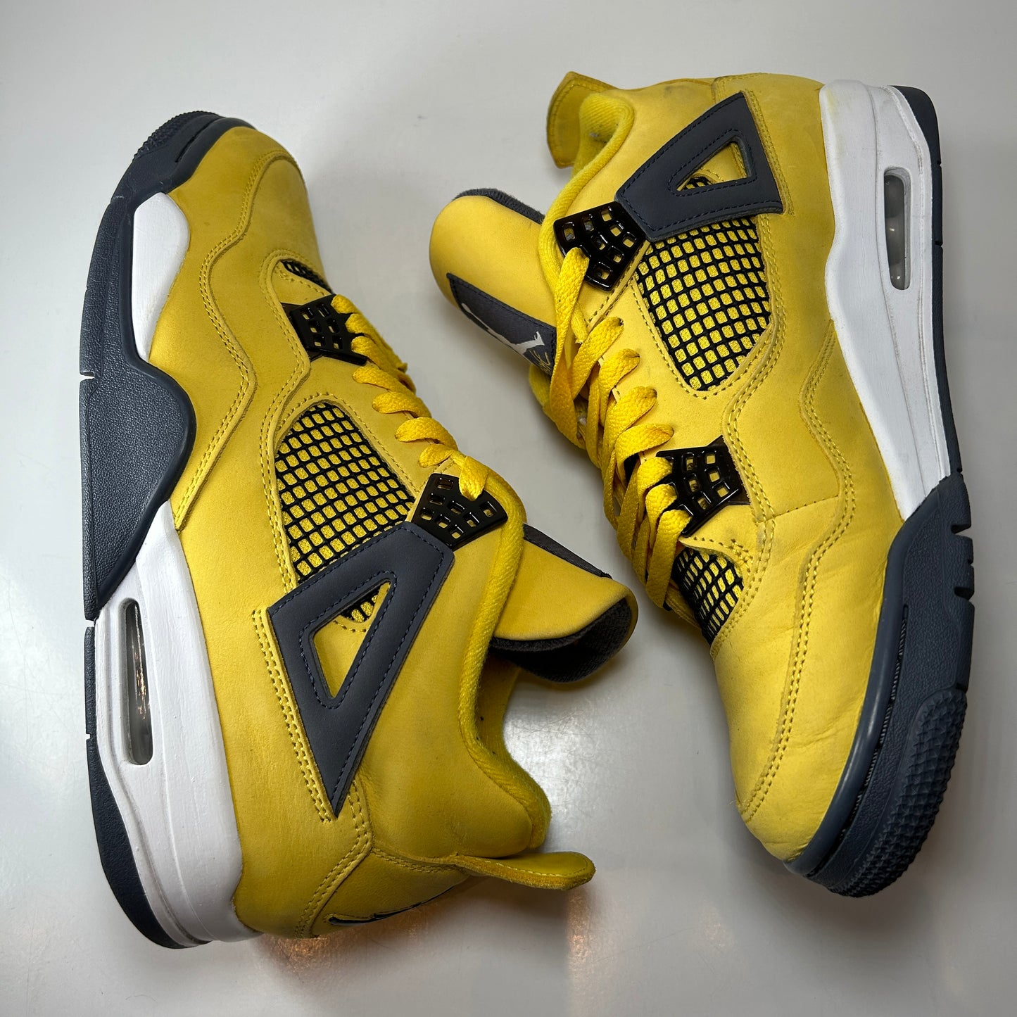 CT8527 700 Jordan 4 Retro Lightning (2021) [USED] - 10.5 M (Used)