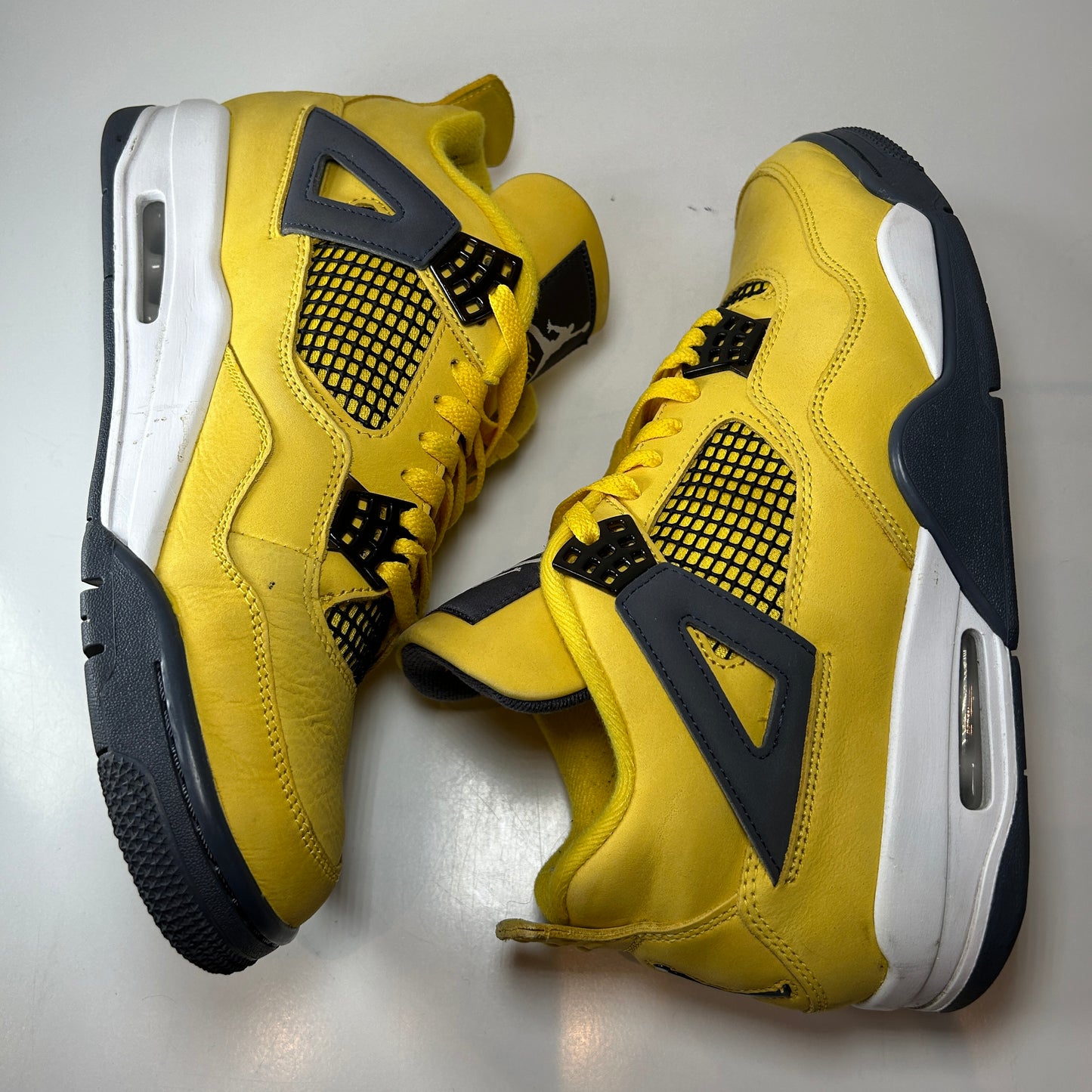 CT8527 700 Jordan 4 Retro Lightning (2021) [USED] - 10.5 M (Used)