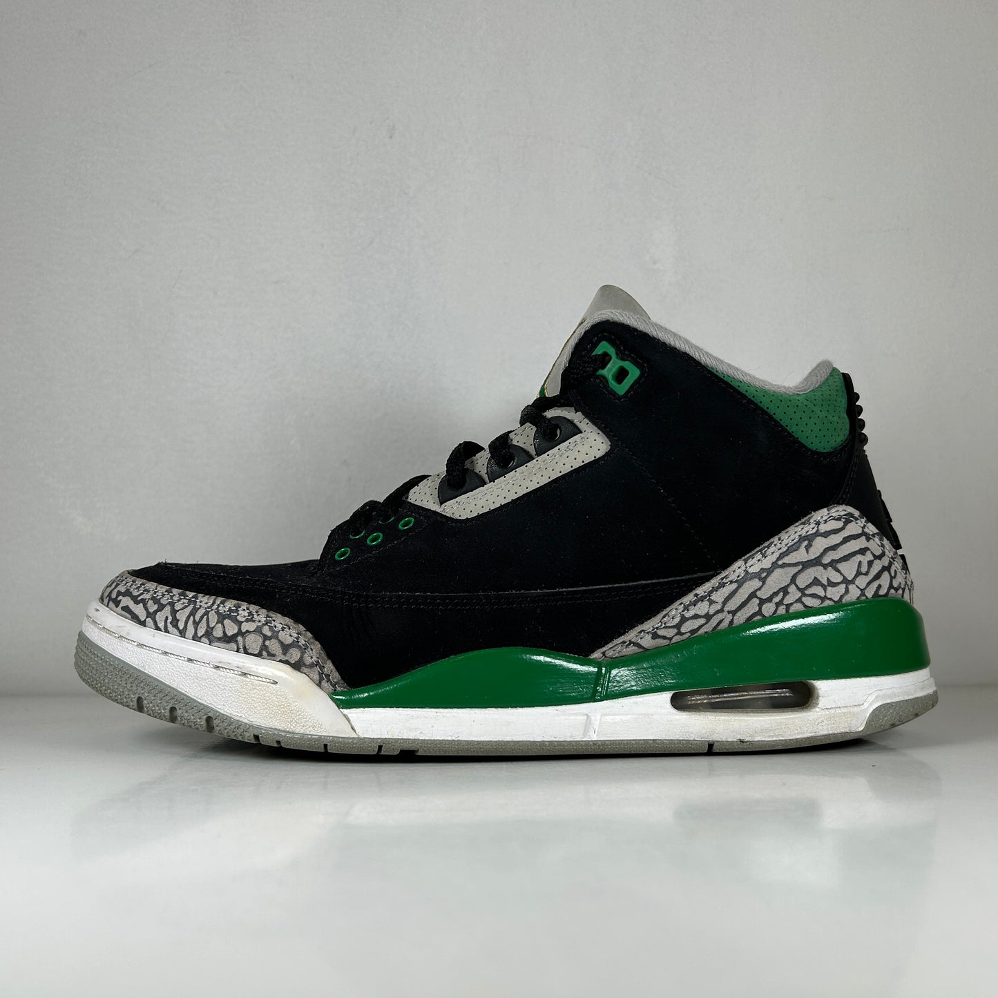 CT8532 030 Jordan 3 Retro Pine Green [USED] - 9 M (Used)