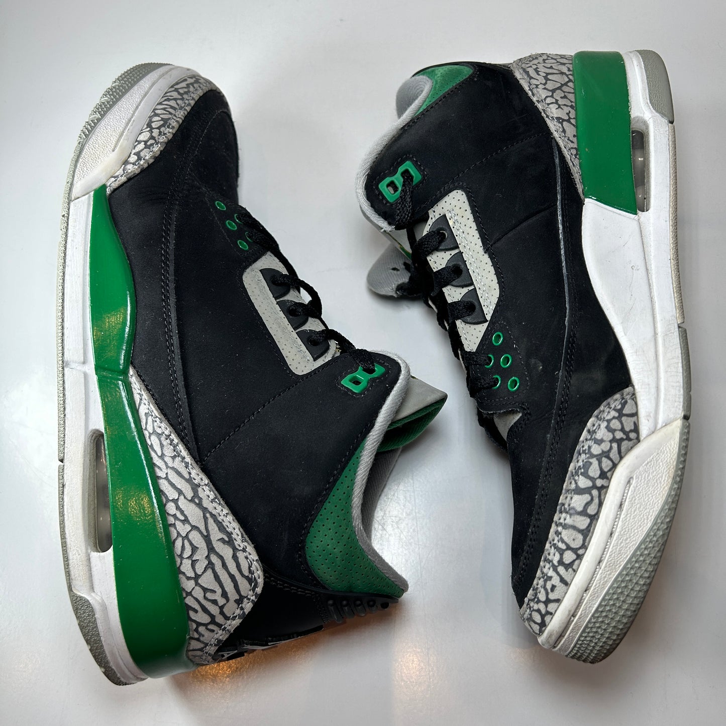 CT8532 030 Jordan 3 Retro Pine Green [USED] - 9 M (Used)