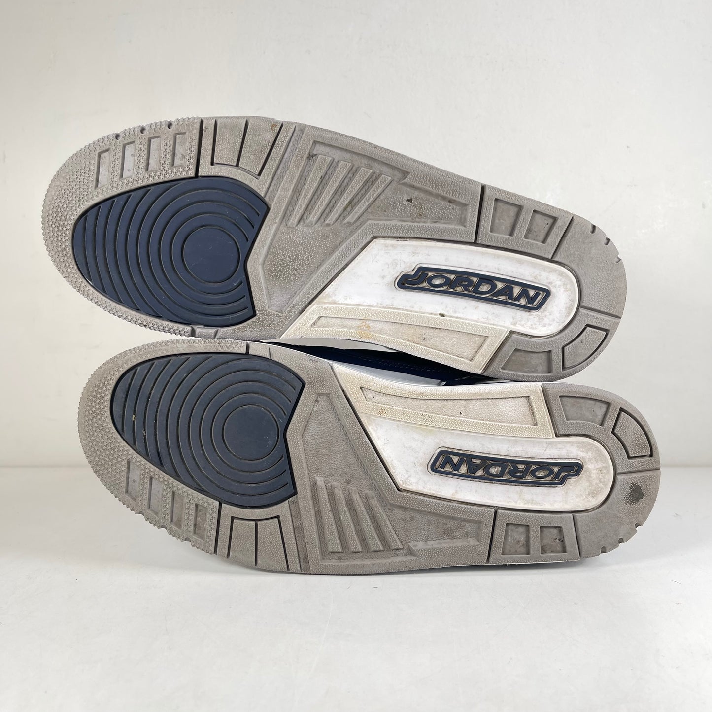 CT8532 401 Jordan 3 Georgetown [USED] - 8.5 M (Used)