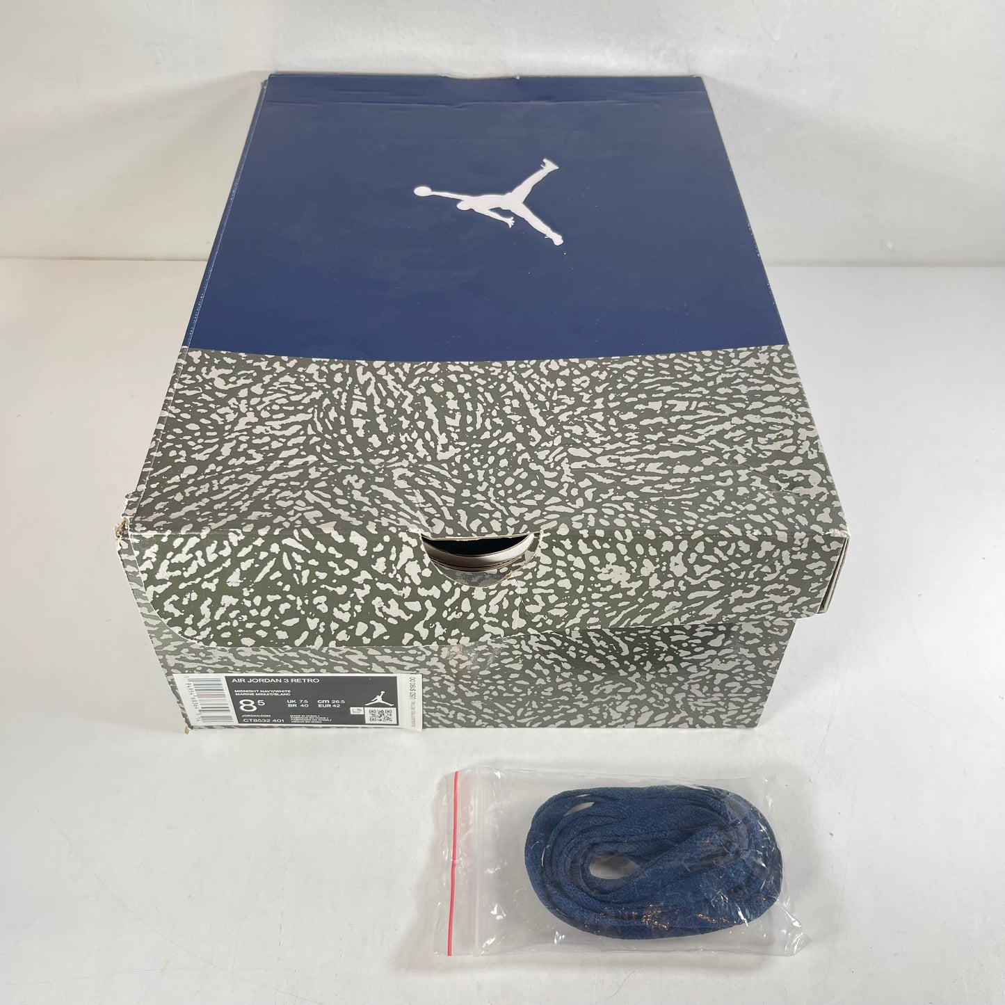 CT8532 401 Jordan 3 Georgetown [USED] - 8.5 M (Used)