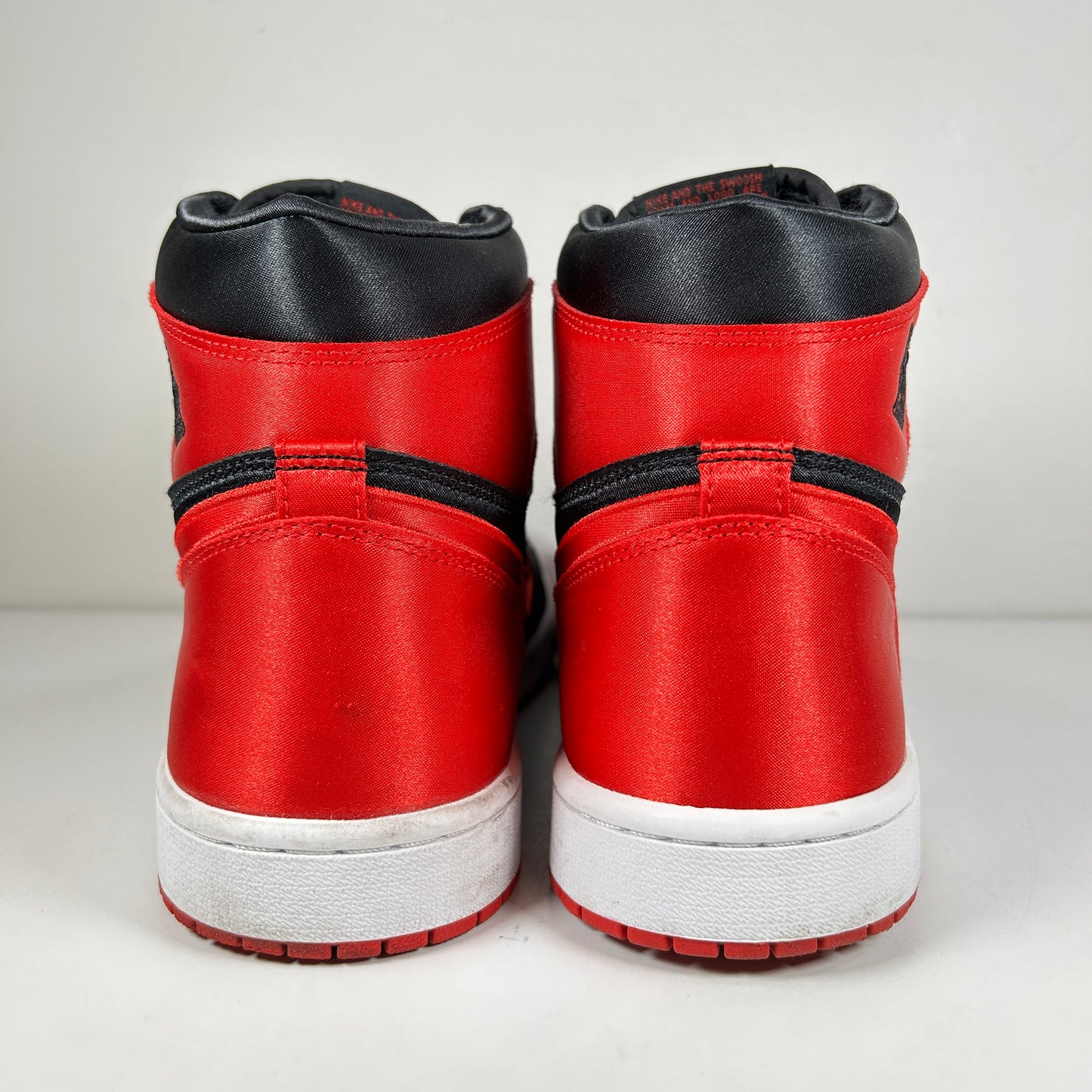 FD4810 061 Jordan 1 Retro High OG Satin Bred [USED] - 11.5 W (Used)