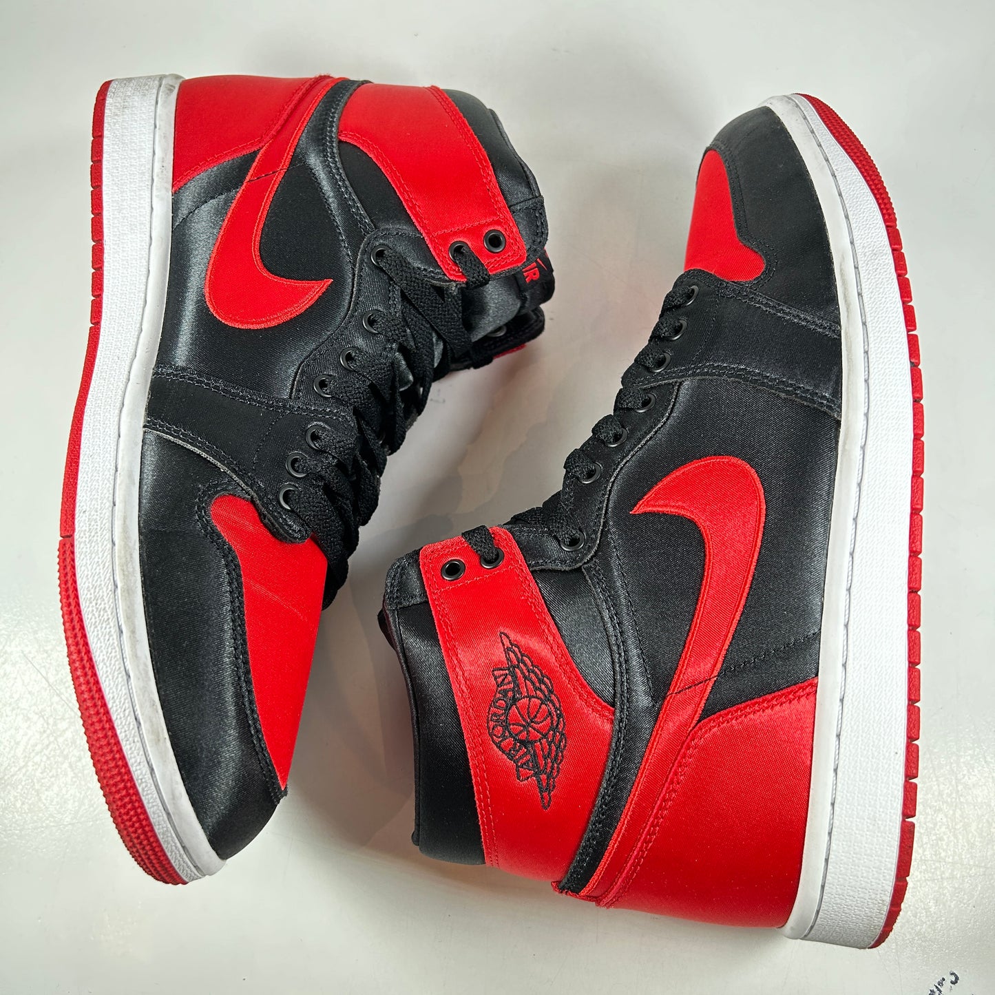 FD4810 061 Jordan 1 Retro High OG Satin Bred [USED] - 11.5 W (Used)