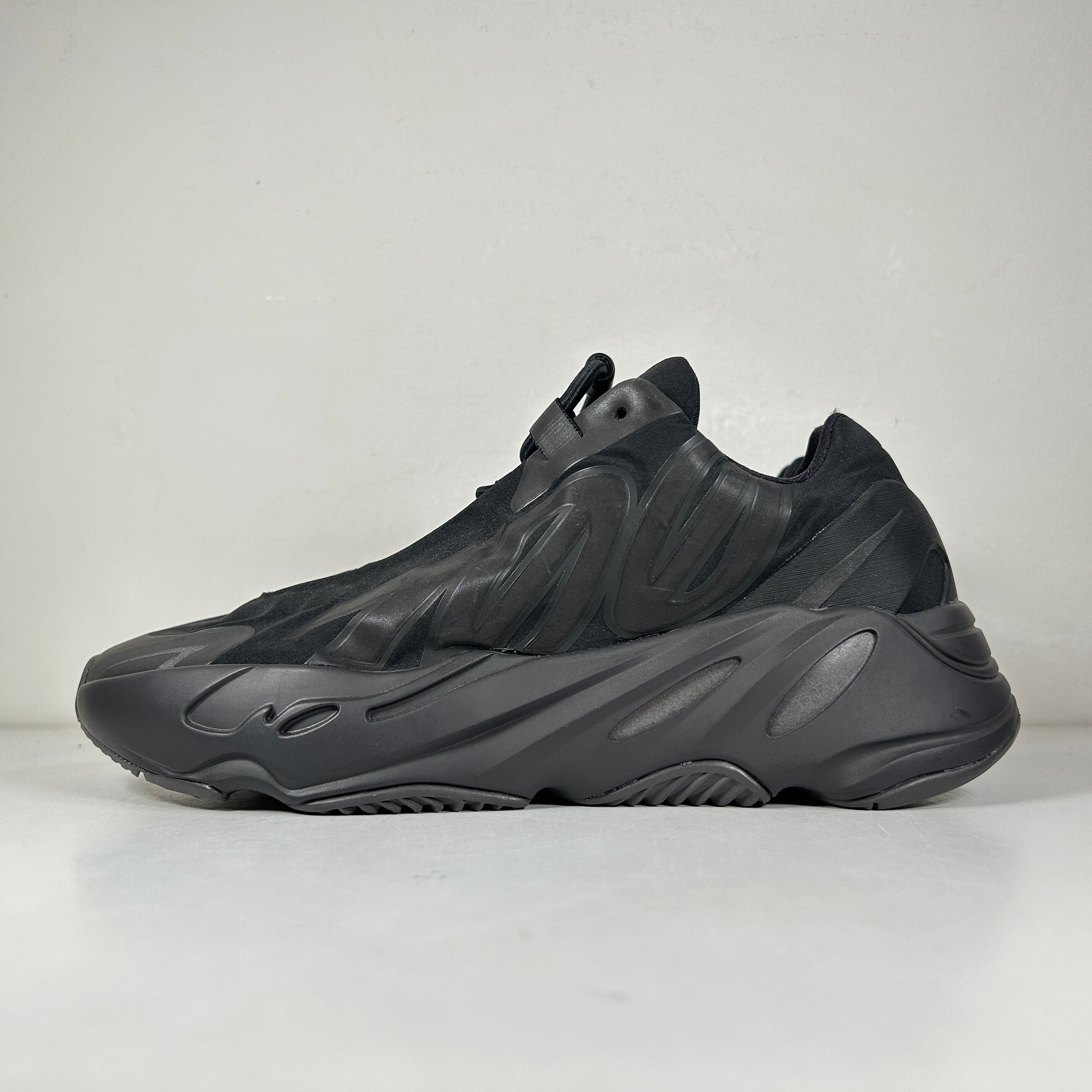 FV4440 adidas Yeezy Boost 700 MNVN Triple Negro DISTRICT ONE NY