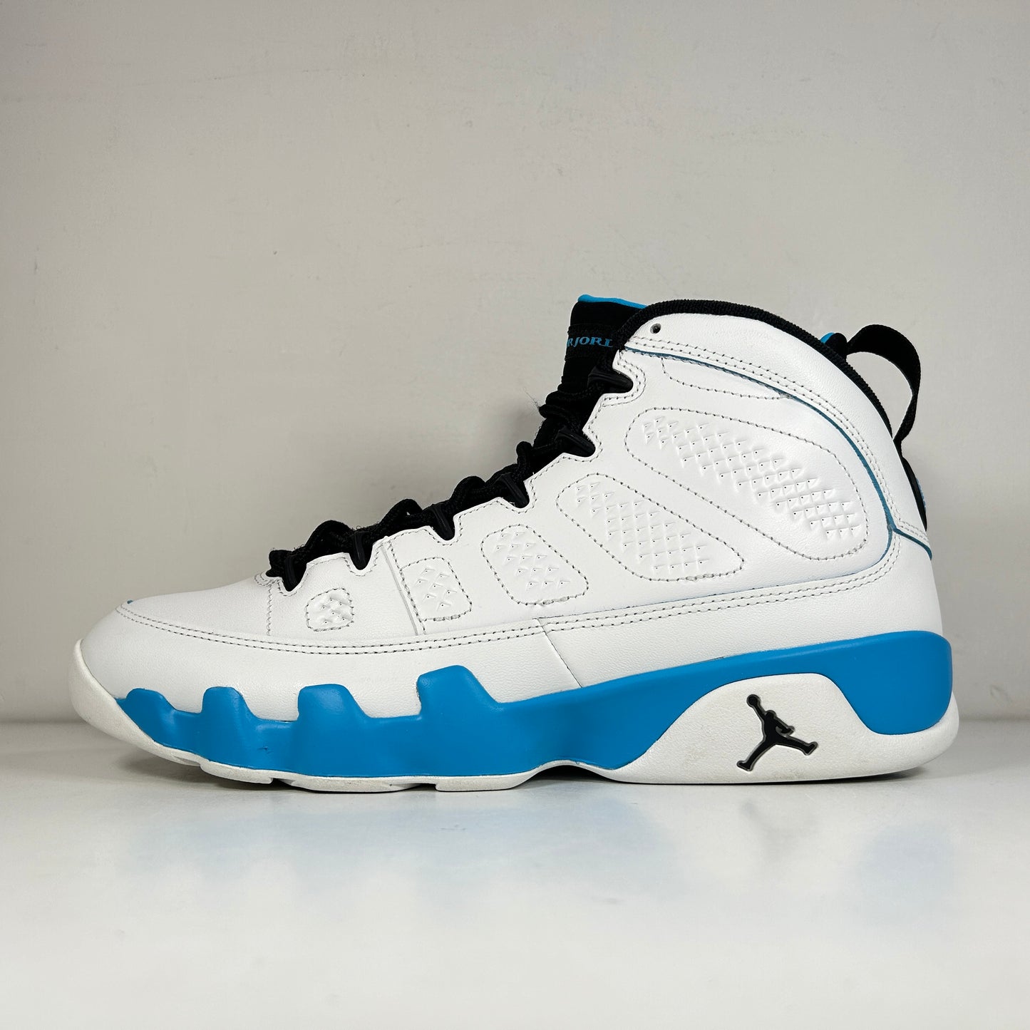 FQ8992 101 Jordan 9 Retro Powder Blue (2024) [USED] - 11 M (Used)