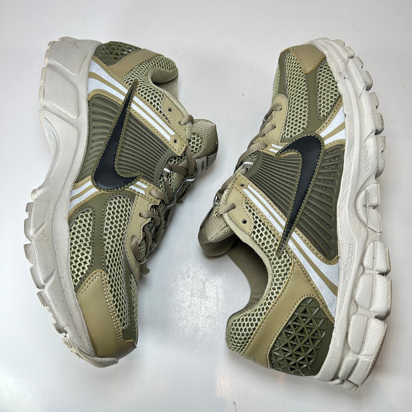 FJ1915 200 Nike Zoom Vomero 5 Neutral Olive [USED] - 9.5 M (Used)