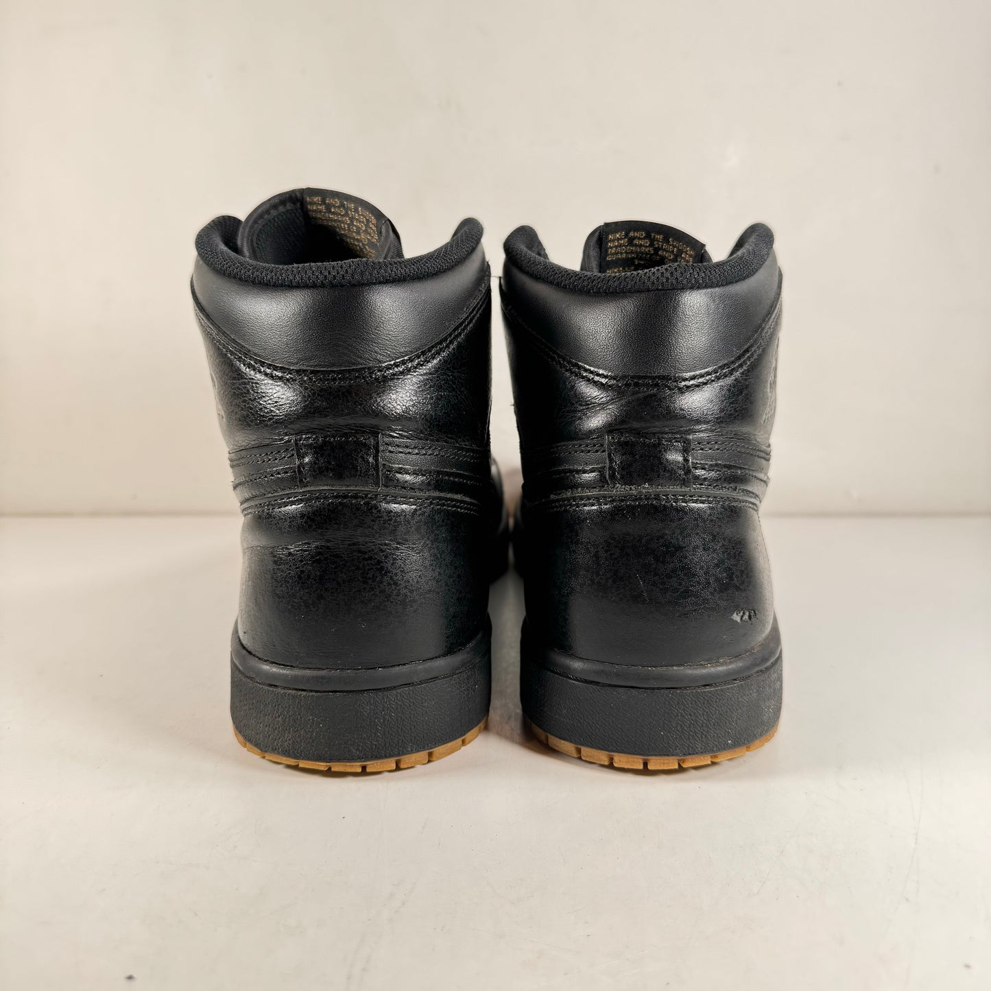 555088 020 Jordan 1 Retro Negro Goma