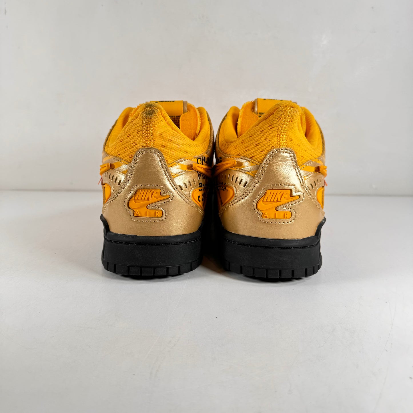 CU6015 700 Nike Air Rubber Dunk Off-Blanco Universidad Oro