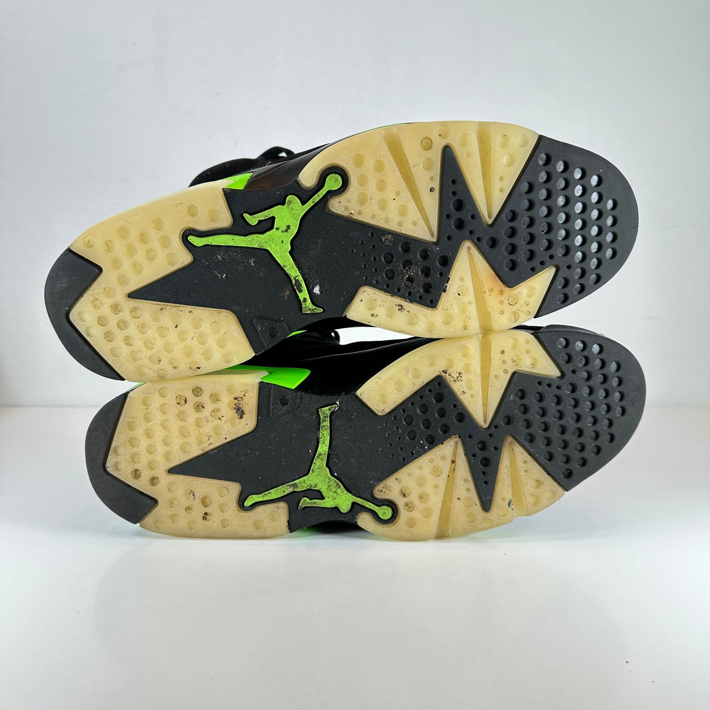 CT8529 003 Jordan 6 Retro Electric Green [USED] - 13 M (Used)