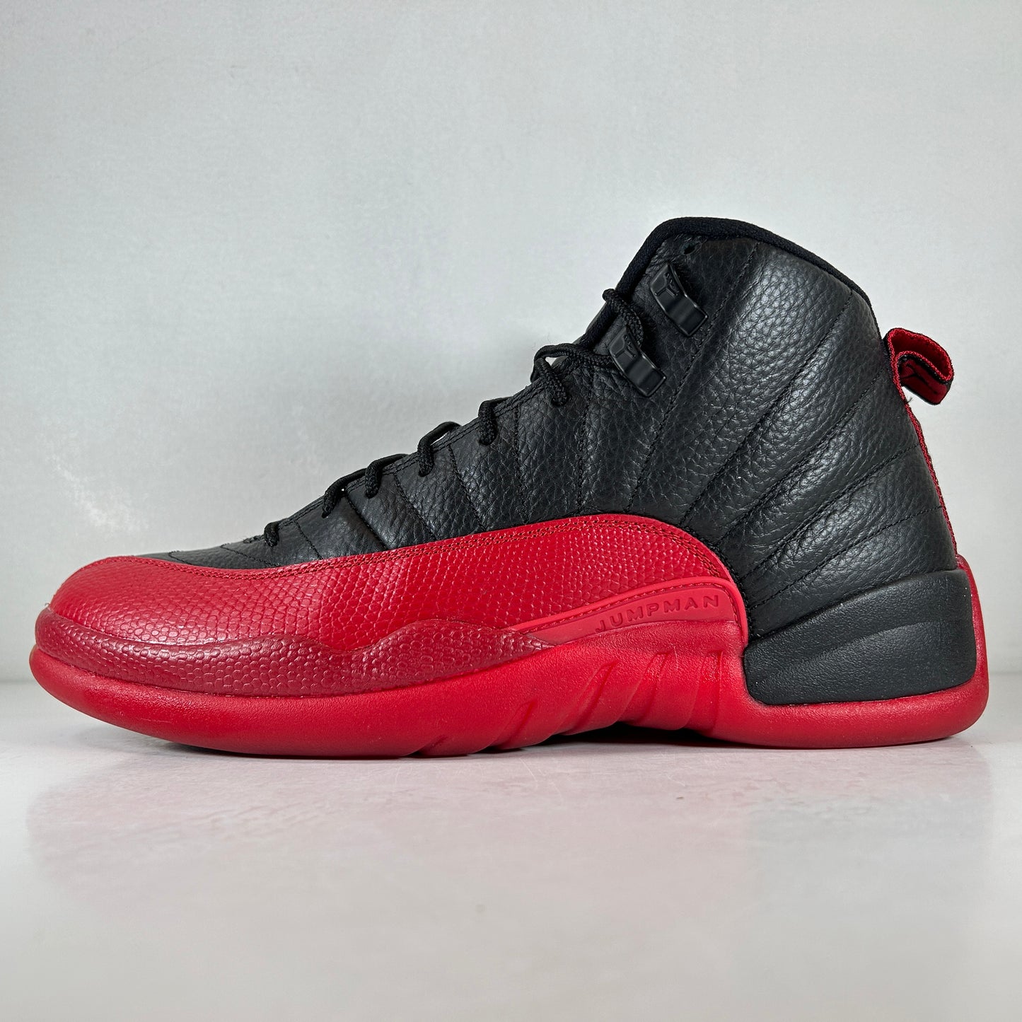130690 002 Jordan 12 Retro Flu Game (2016) [USED] - 11 M (Used)