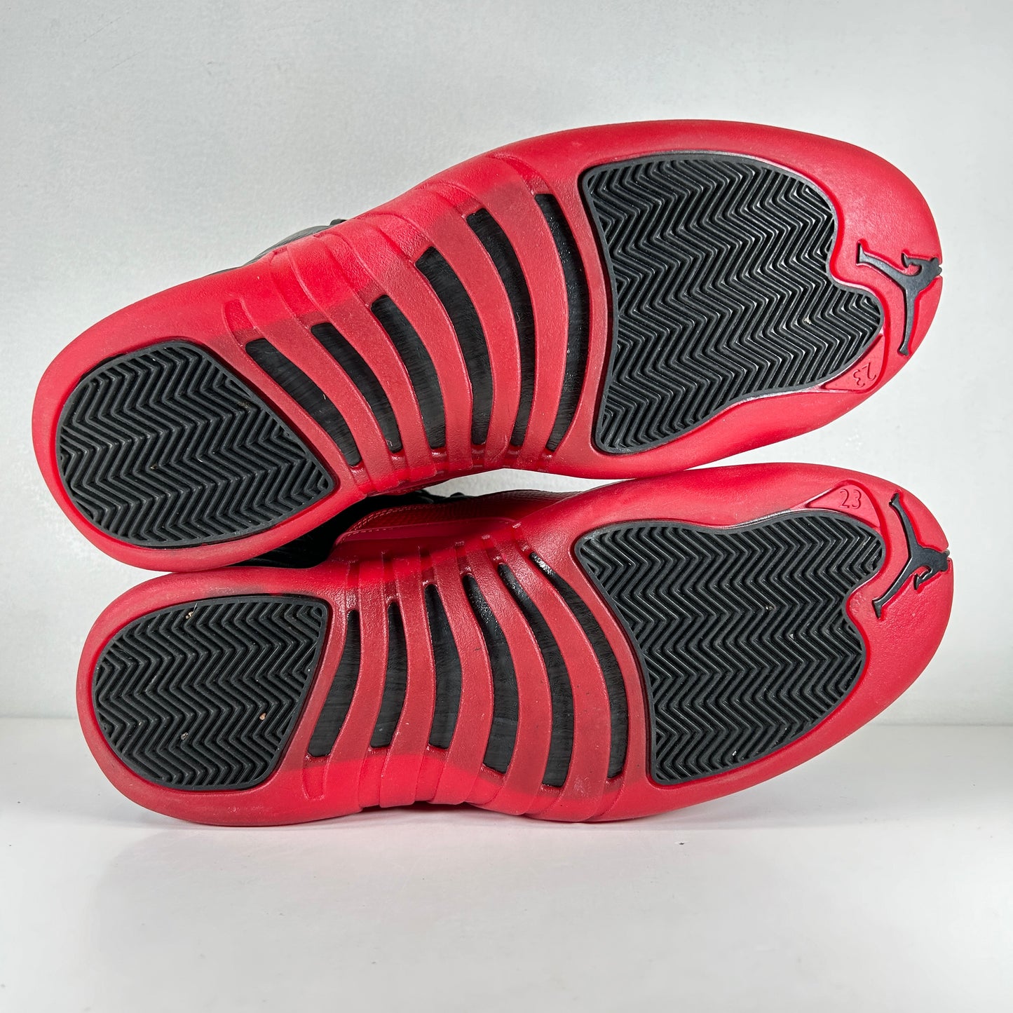 130690 002 Jordan 12 Retro Flu Game (2016) [USED] - 11 M (Used)