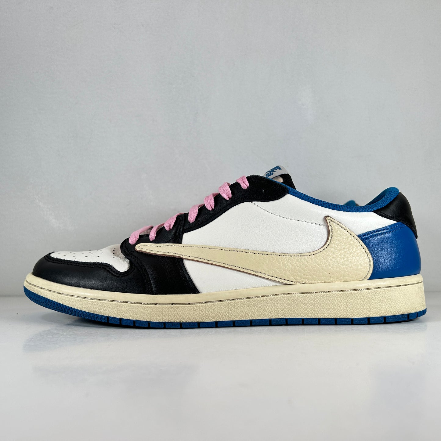 DM7866 140 Jordan 1 Retro Low OG SP Fragment x Travis Scott [USED] - 11 M (Used)
