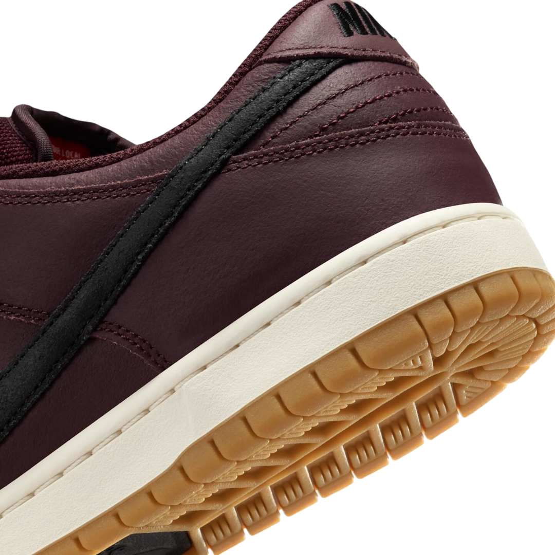 IO2304 600 Nike SB Dunk Low Pro Burgundy Crush