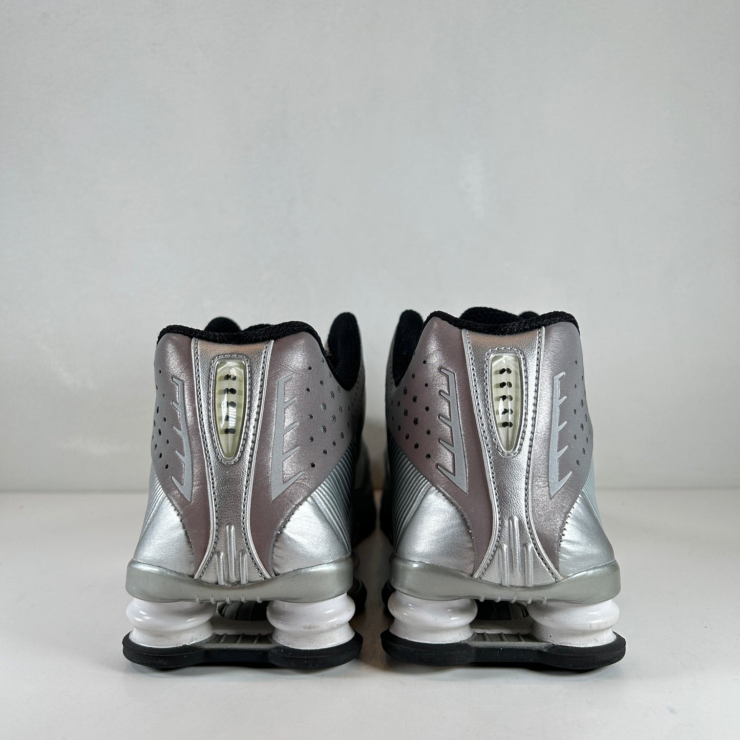 386154 002 Nike Shox R4 Flywire Metallic Silver 2010 [USED] - 10.5 M (Used) (Replace Box)