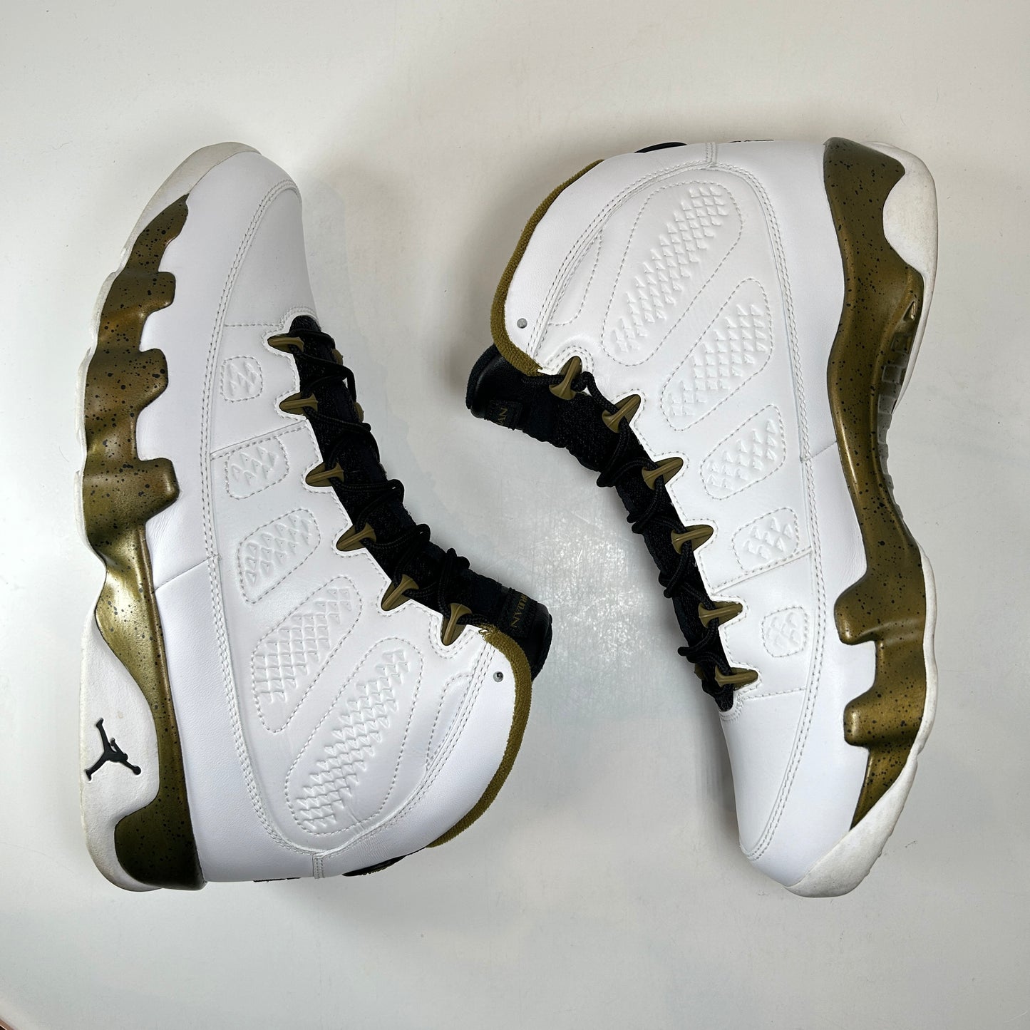 302370 109 Jordan 9 Retro Statue [USED] - 10.5 M (Used) (Replace Box)