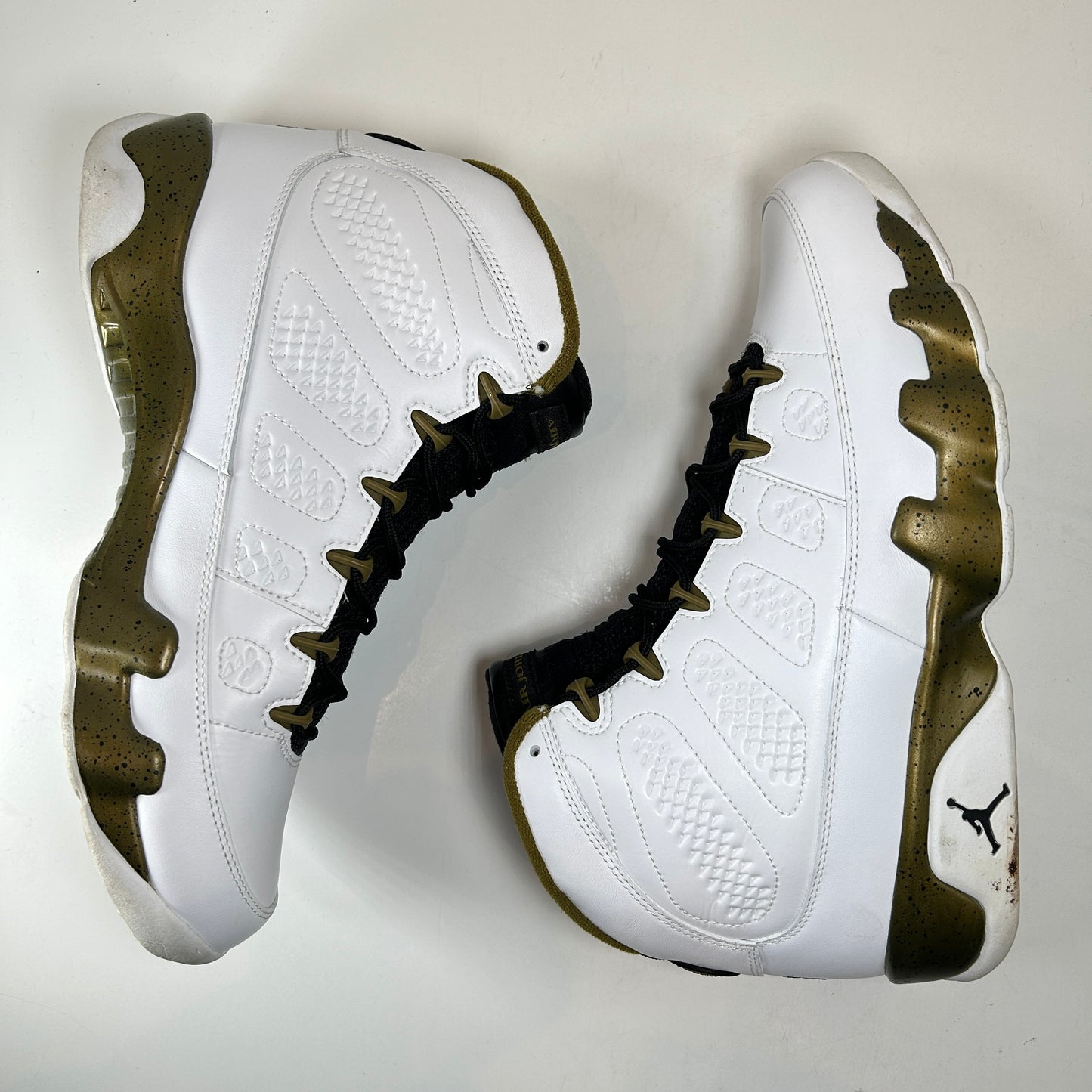 302370 109 Jordan 9 Retro Statue [USED] - 10.5 M (Used) (Replace Box)