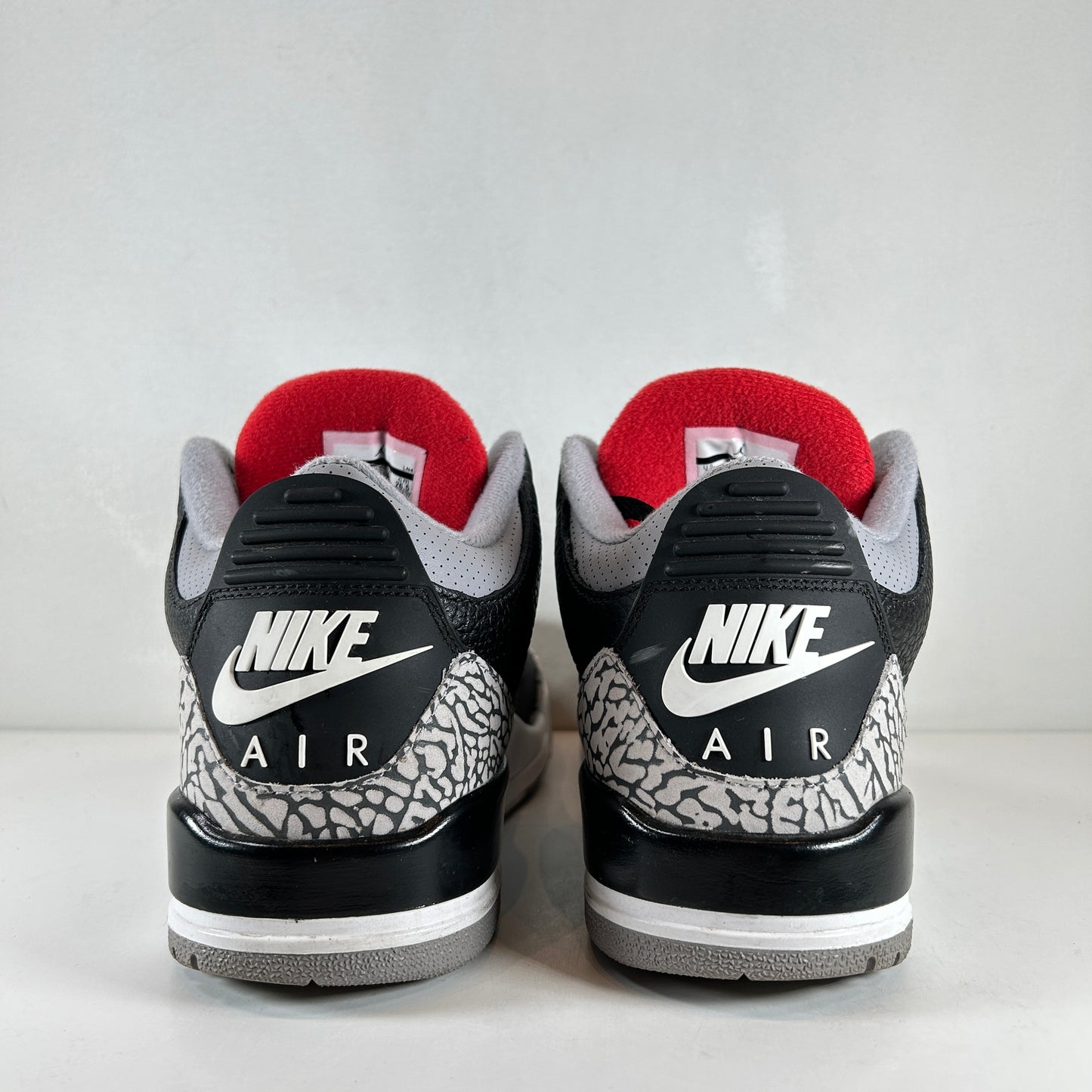 854262 001 Jordan 3 Black Cement 2018 [USED] - 8.5 M (Used)