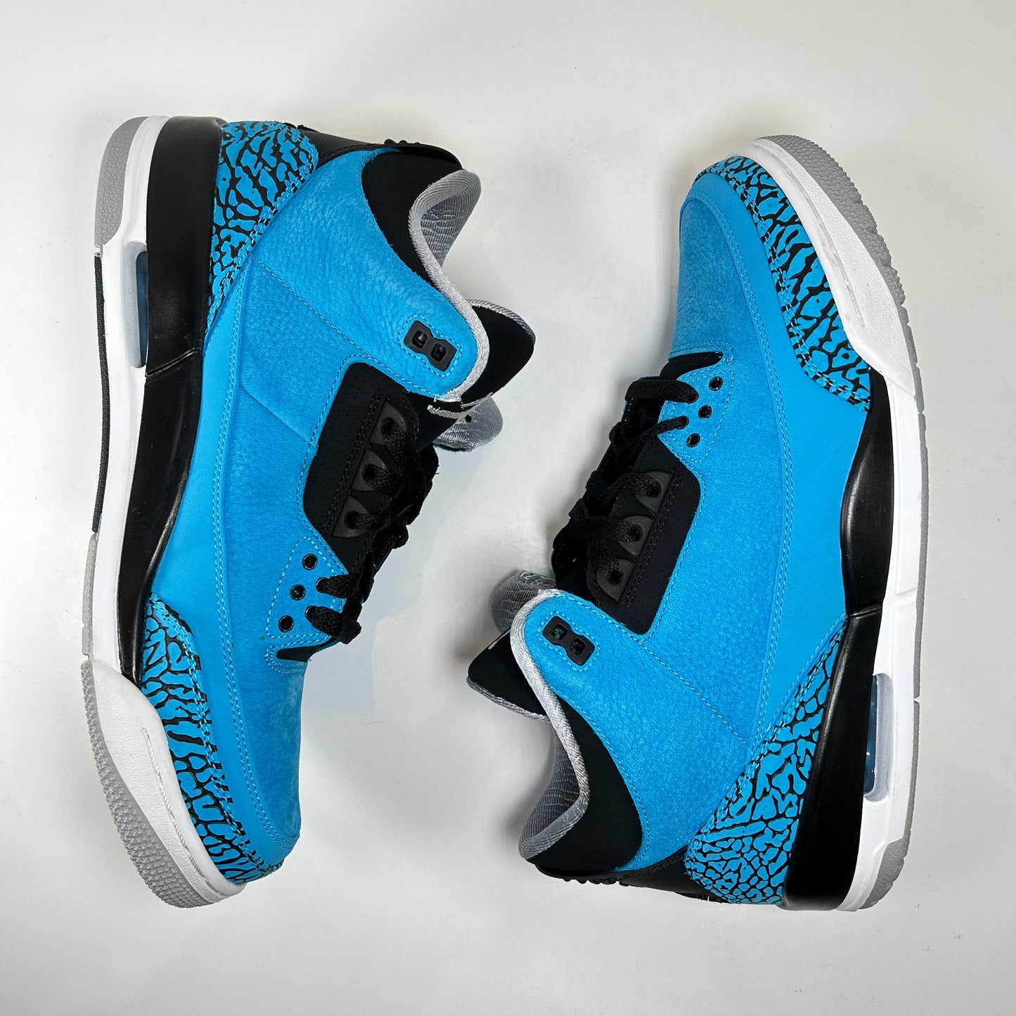 136064 406 Jordan 3 Retro Powder Blue [USED]  - 10.5 M (Used)